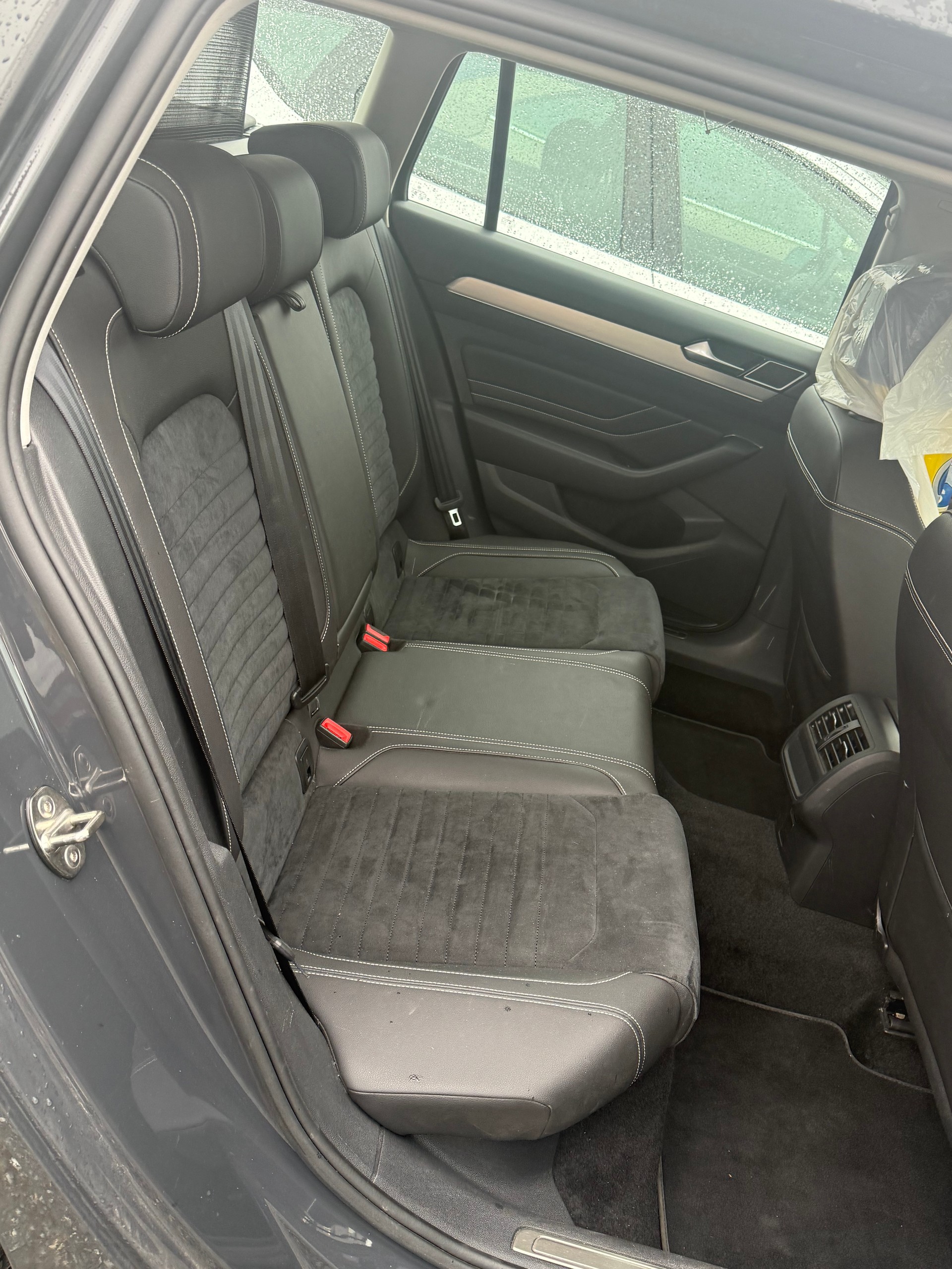 VW Passat 2.0 TDI BMT Elegance 4Motion DSG-image-8
