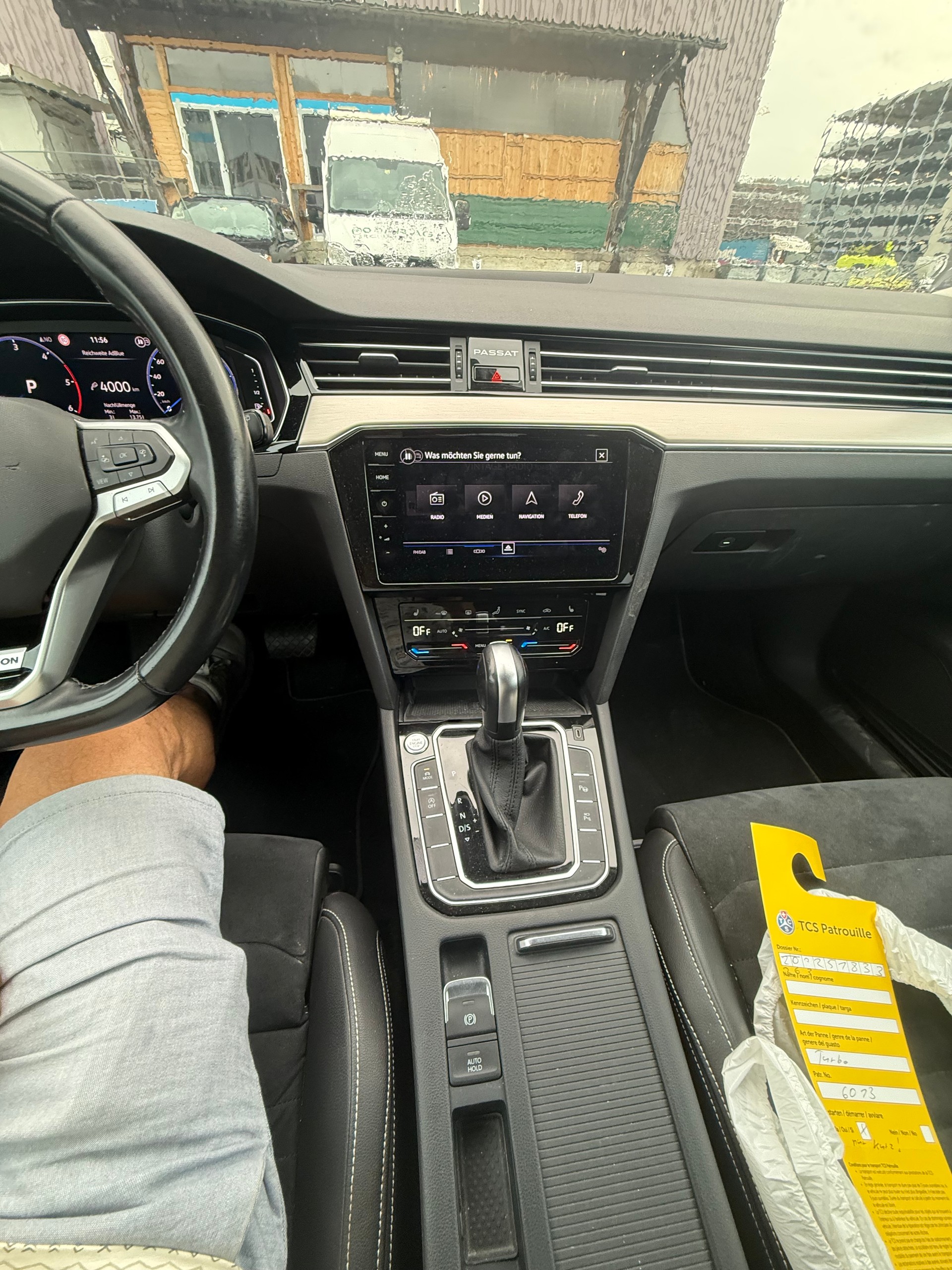 VW Passat 2.0 TDI BMT Elegance 4Motion DSG-image-15