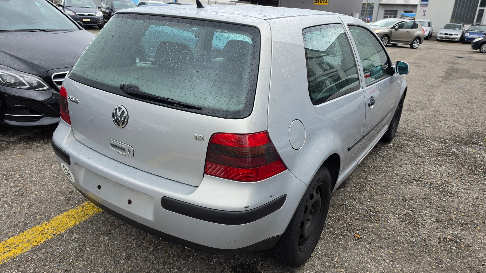 VW Golf 1.6-showroom-element-3