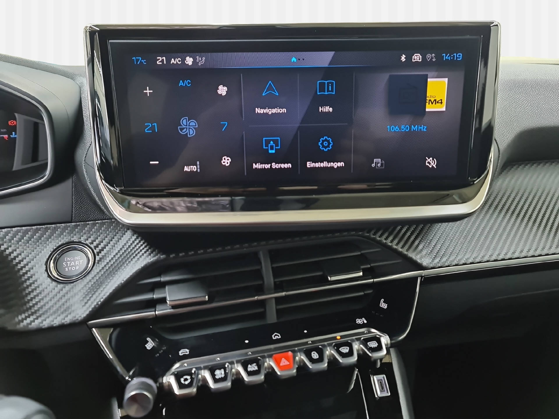 PEUGEOT 2008 1.2 Hybrid 145 GT Exclusive-image-9