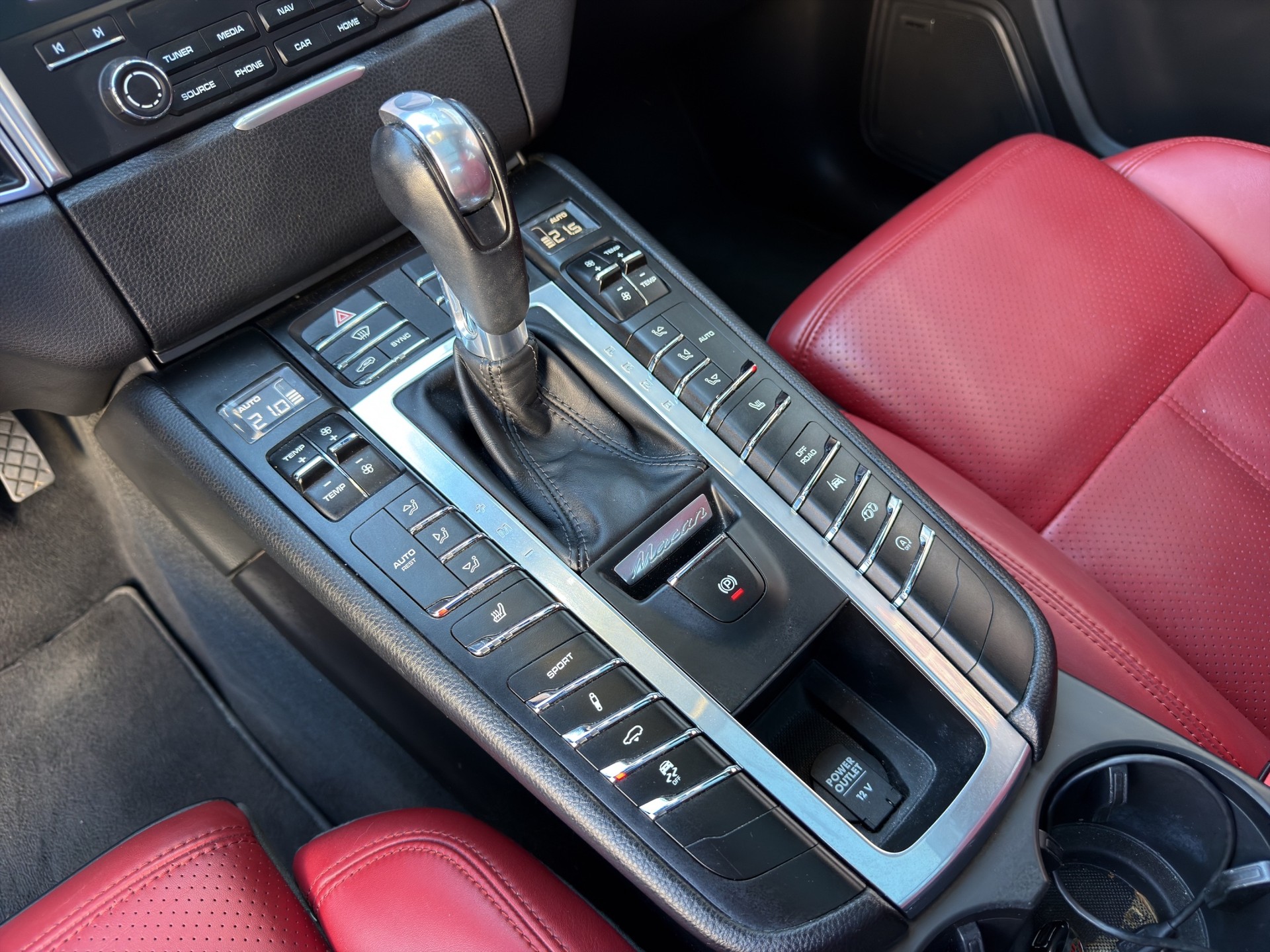 PORSCHE Macan GTS PDK-image-20