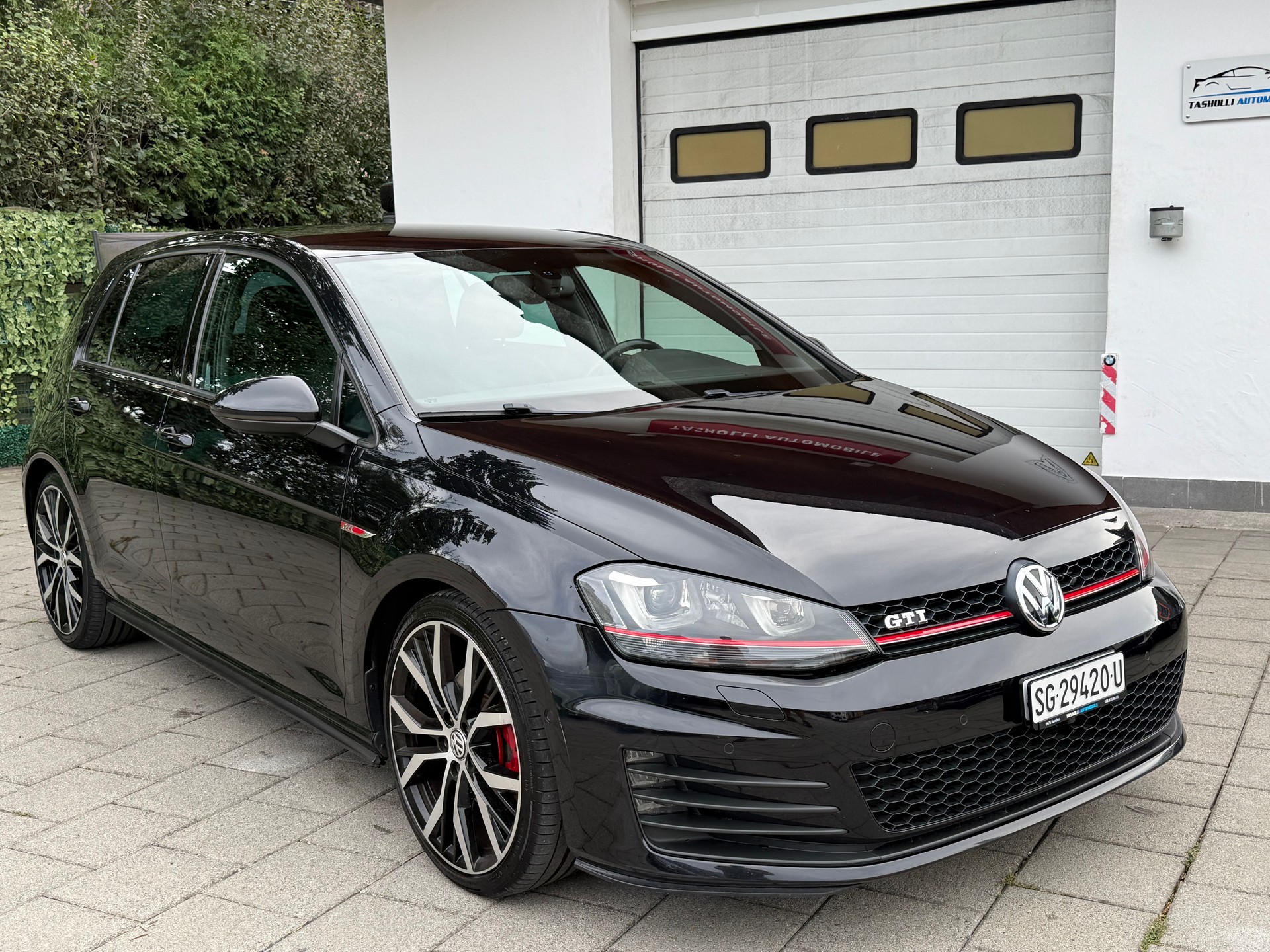 VW Golf 2.0 TSI GTI DSG-showroom-element-1