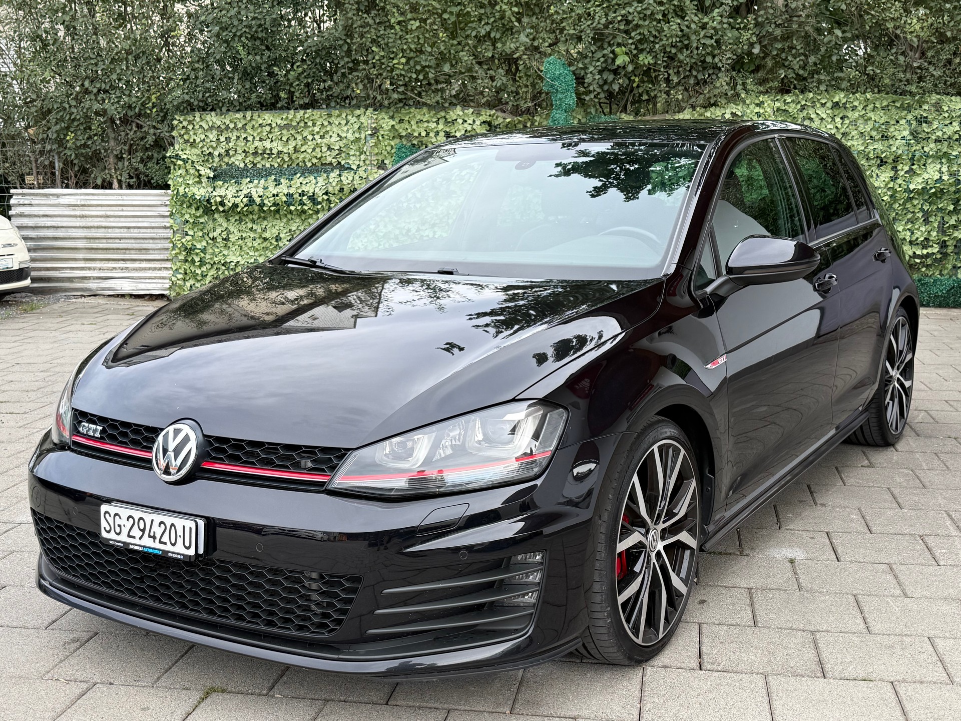 VW Golf 2.0 TSI GTI DSG-showroom-element-3