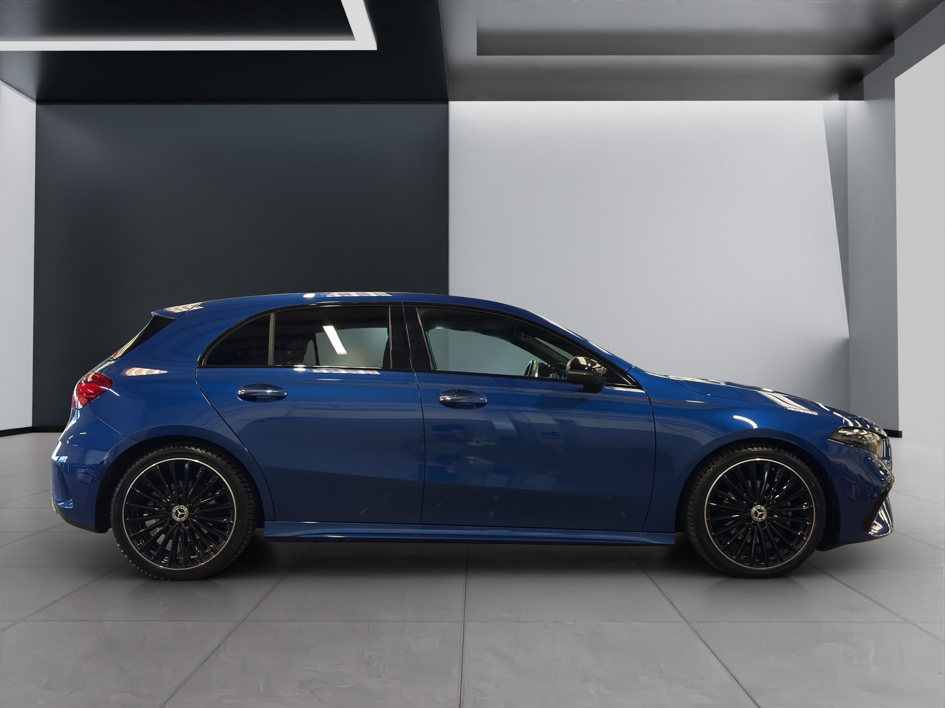 MERCEDES-BENZ A 200 7G-DCT-showroom-element-2