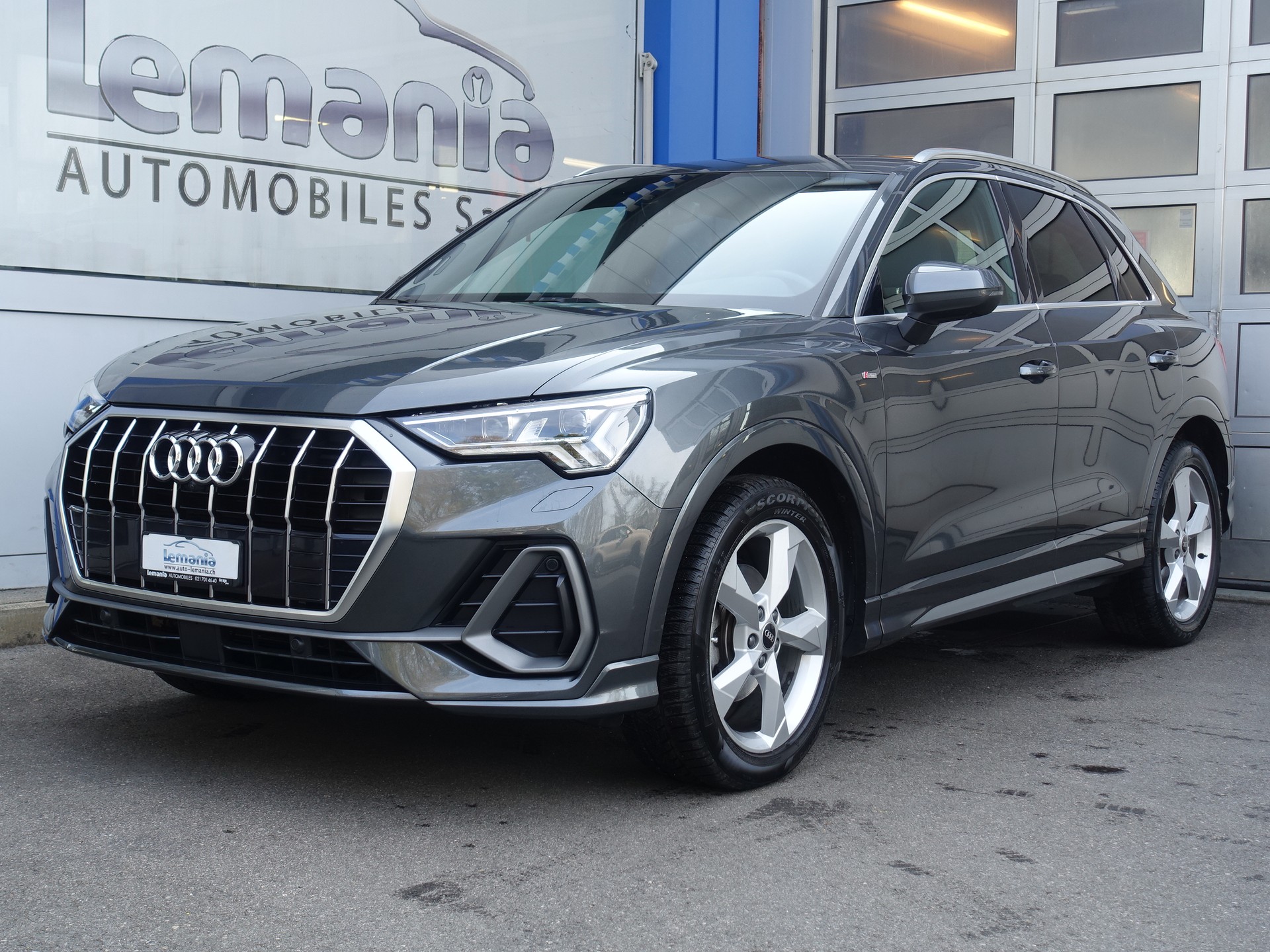 AUDI Q3 35 TFSI advanced Attraction S-tronic-showroom-element-1