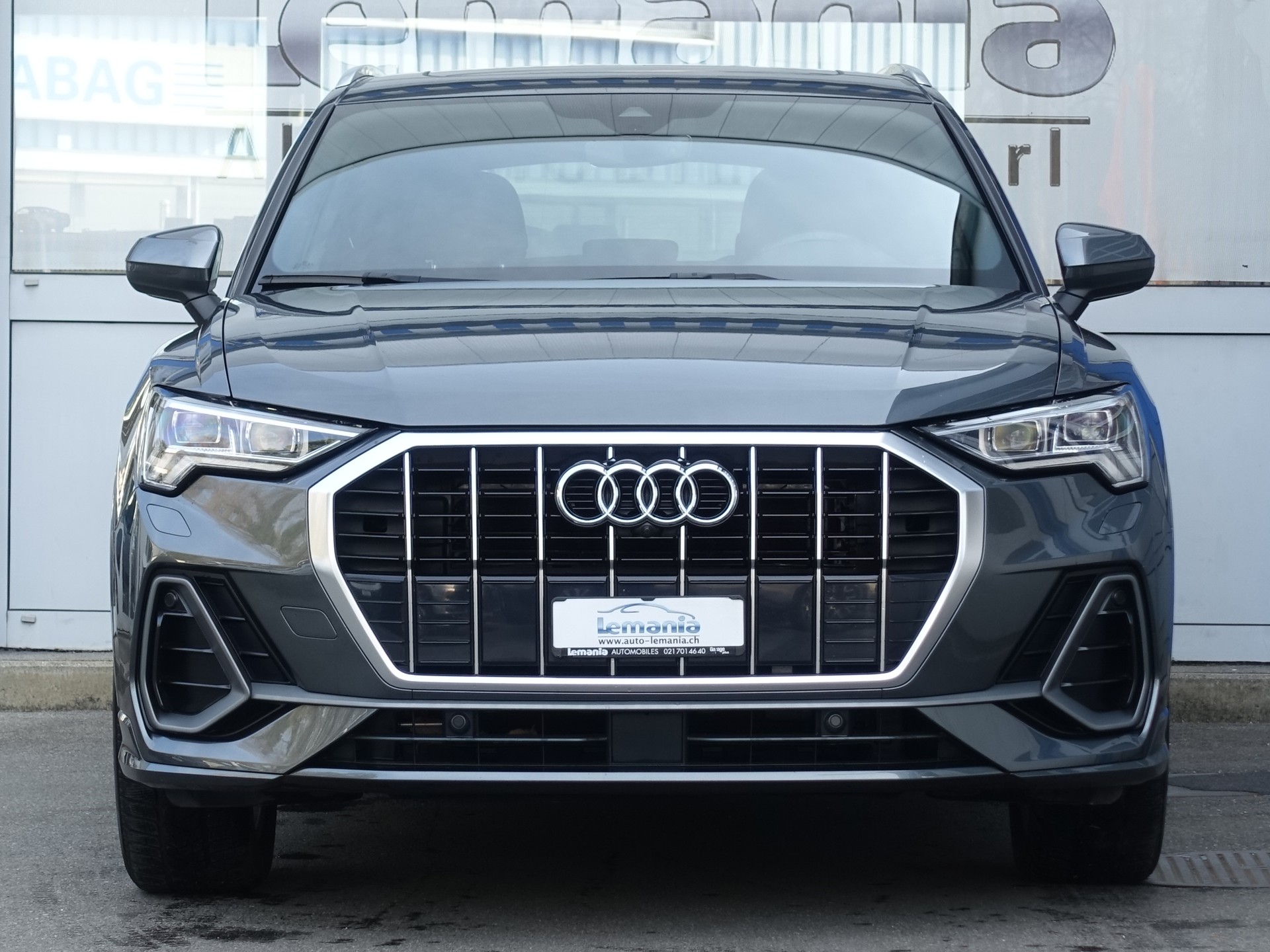 AUDI Q3 35 TFSI advanced Attraction S-tronic-showroom-element-2