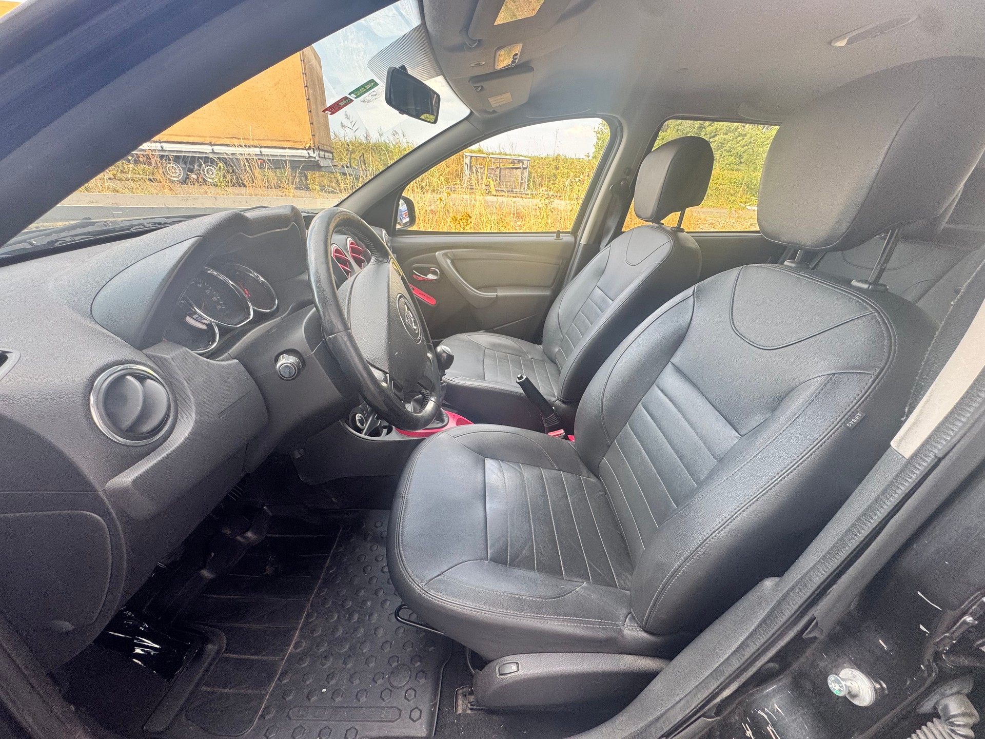 DACIA Duster 1.2 T Lauréate 4x4-image-11