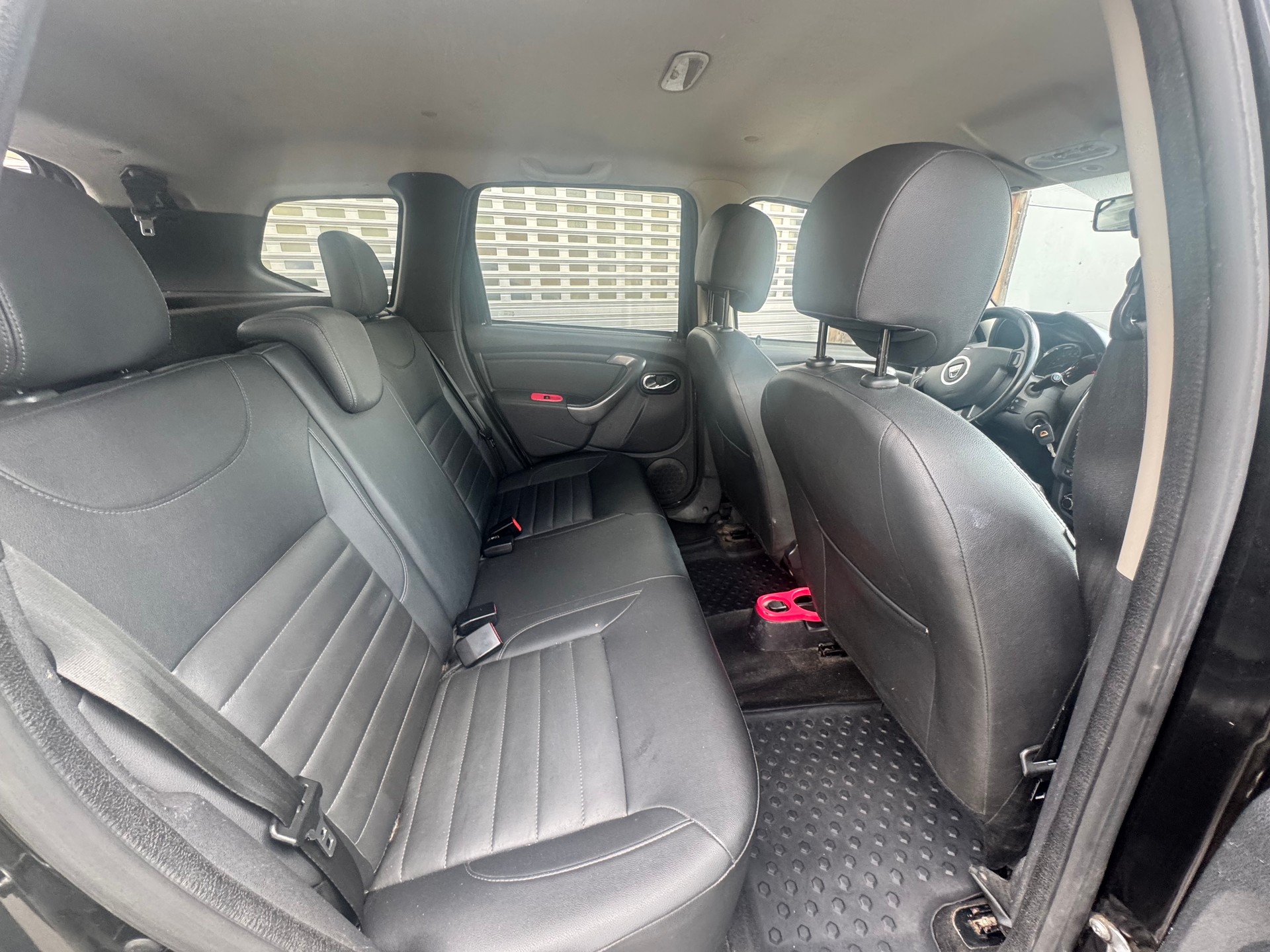 DACIA Duster 1.2 T Lauréate 4x4-image-14