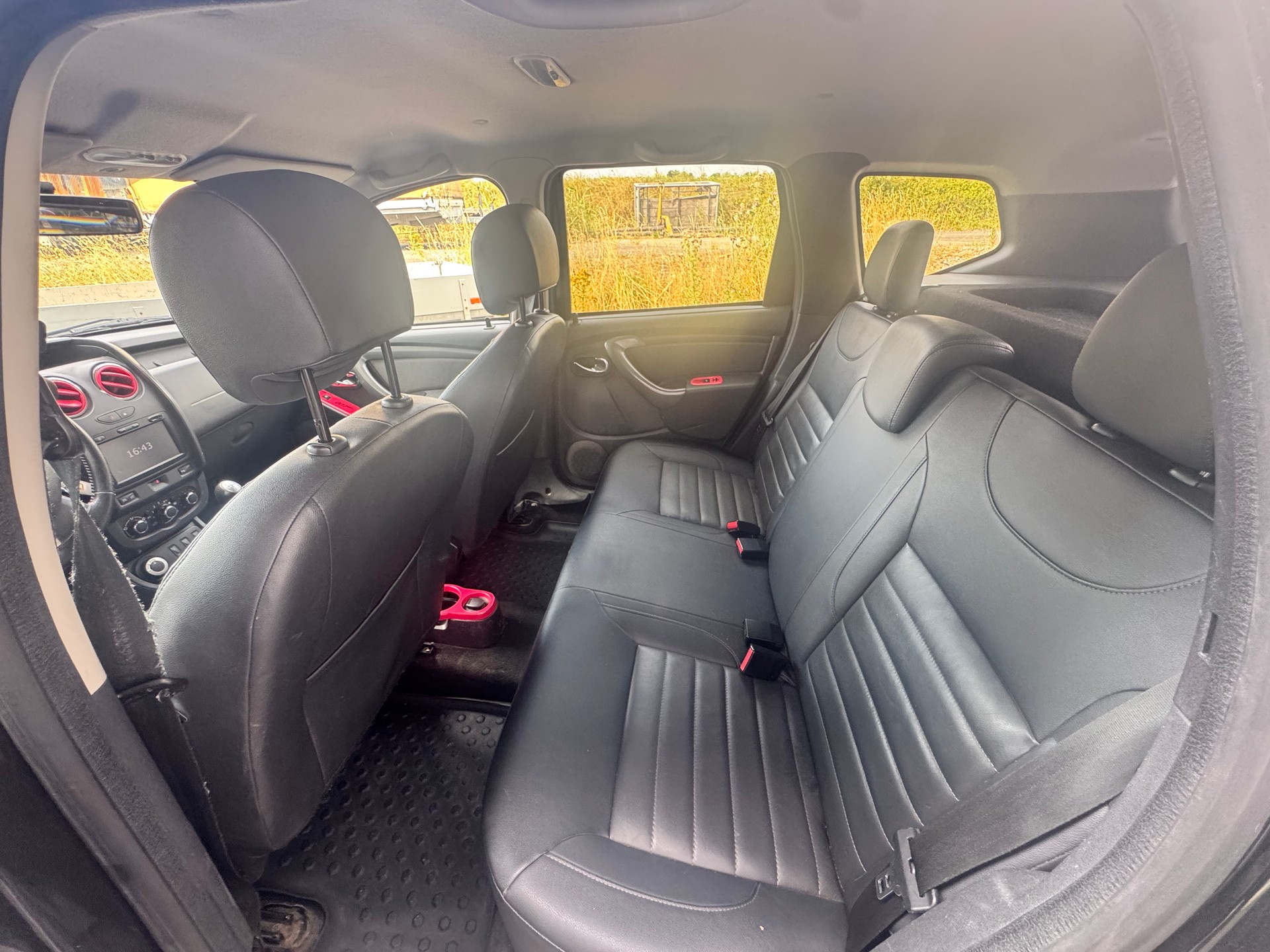 DACIA Duster 1.2 T Lauréate 4x4-image-15
