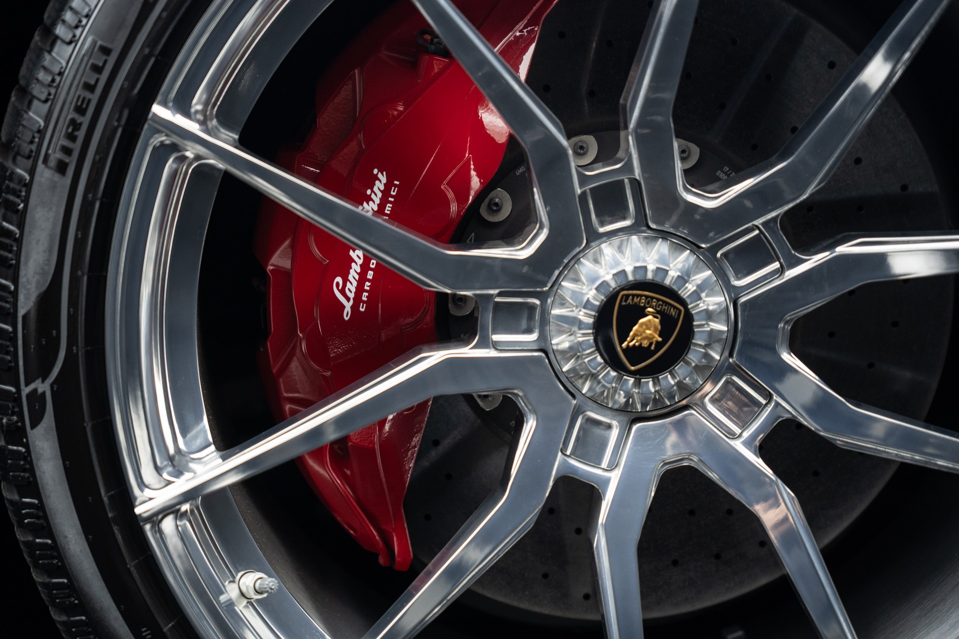 LAMBORGHINI Urus E-Gear-showroom-element-3