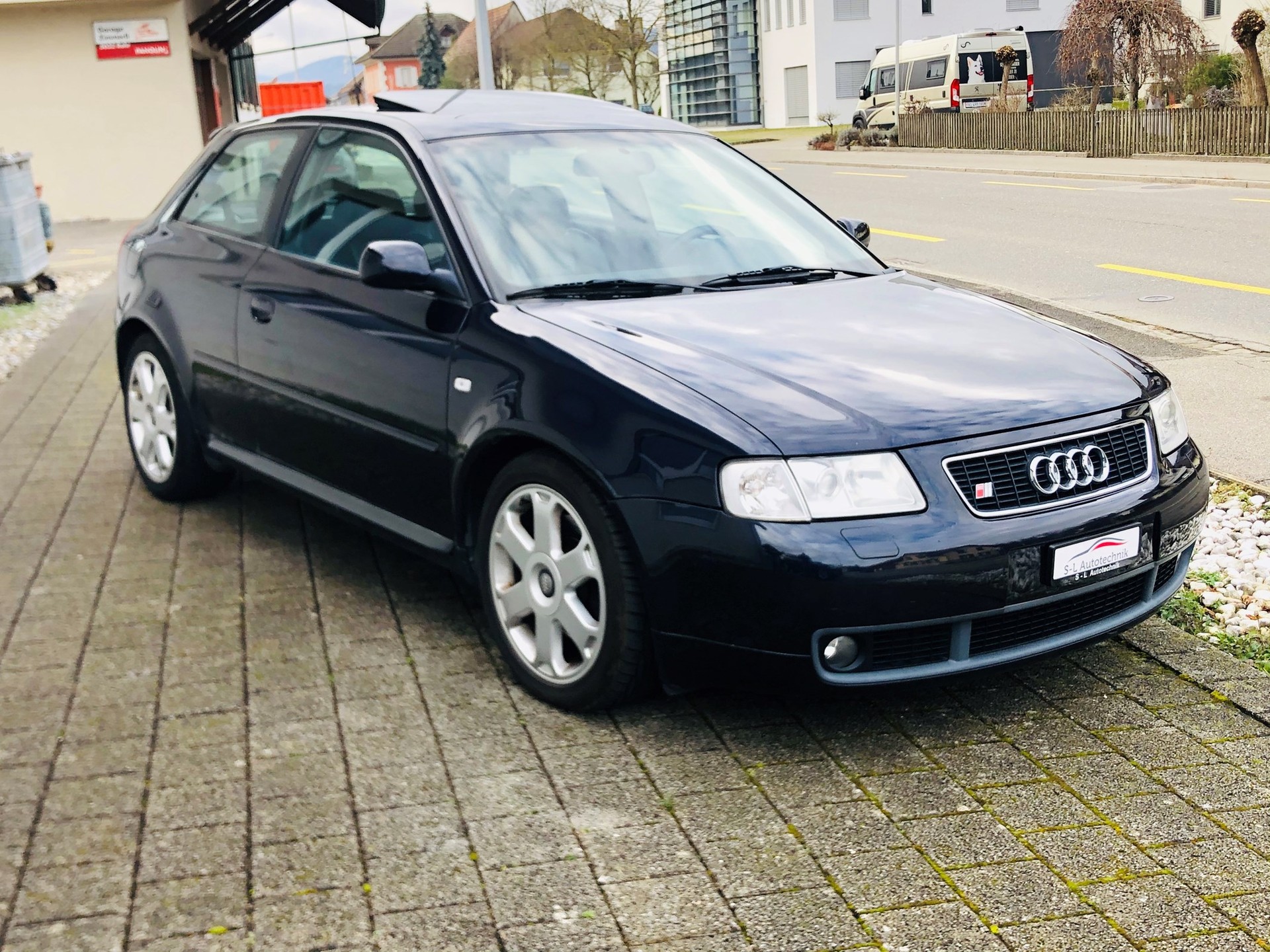 AUDI S3 quattro-showroom-element-2