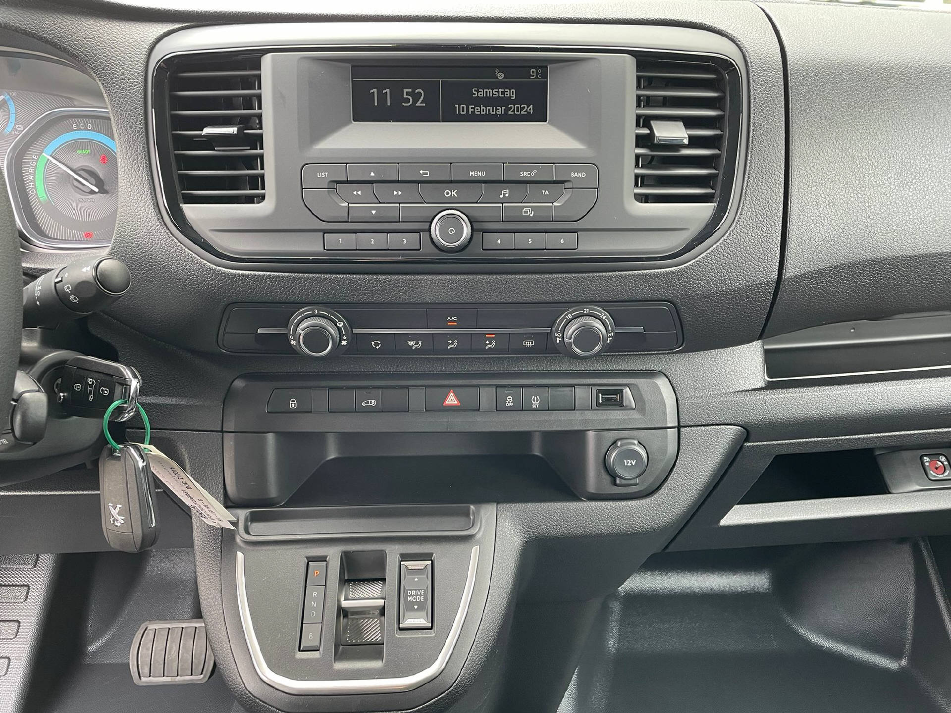 PEUGEOT e-Expert Kaw. Standard 75 kWh-image-9