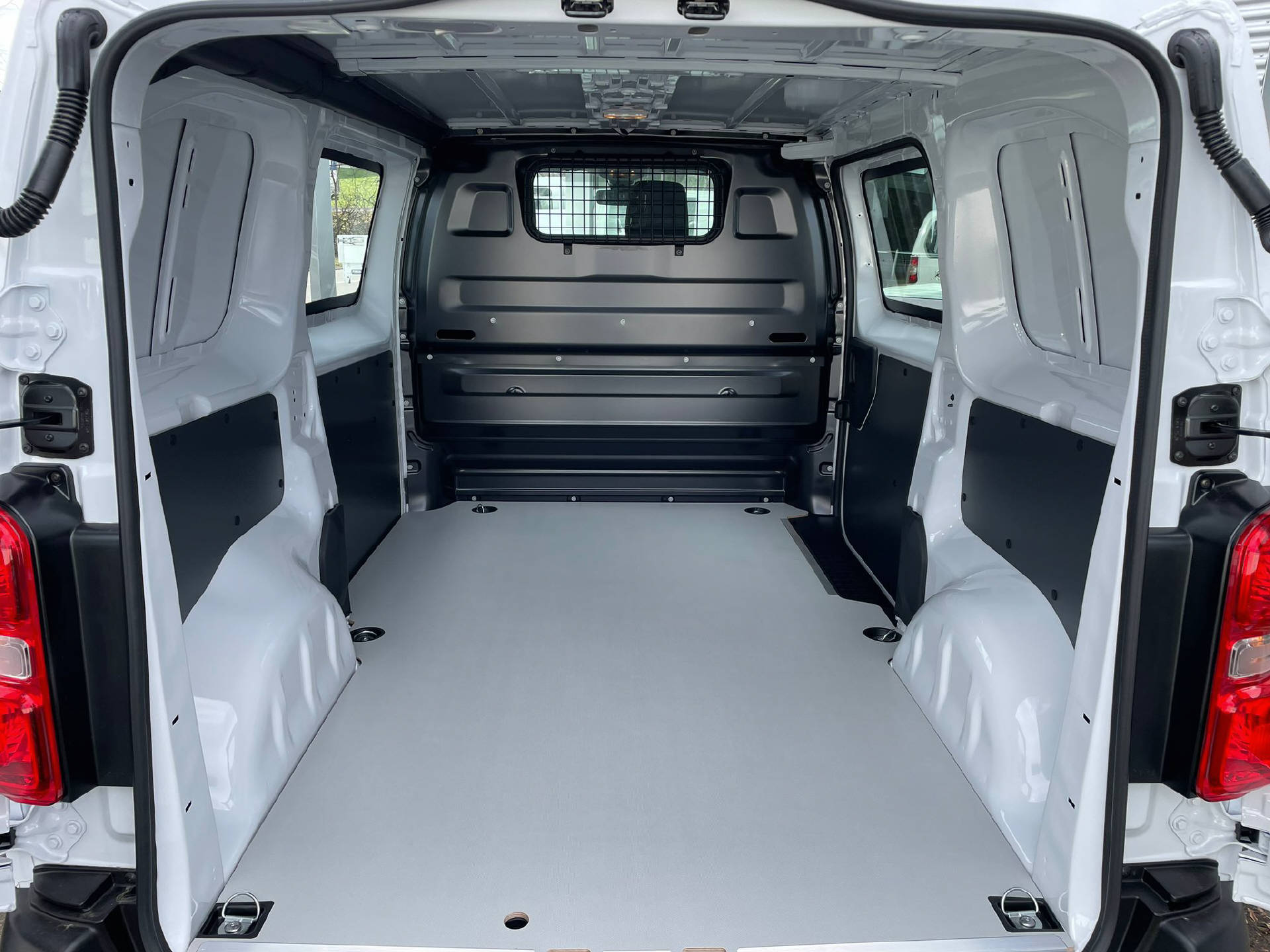 PEUGEOT e-Expert Kaw. Standard 75 kWh-image-13