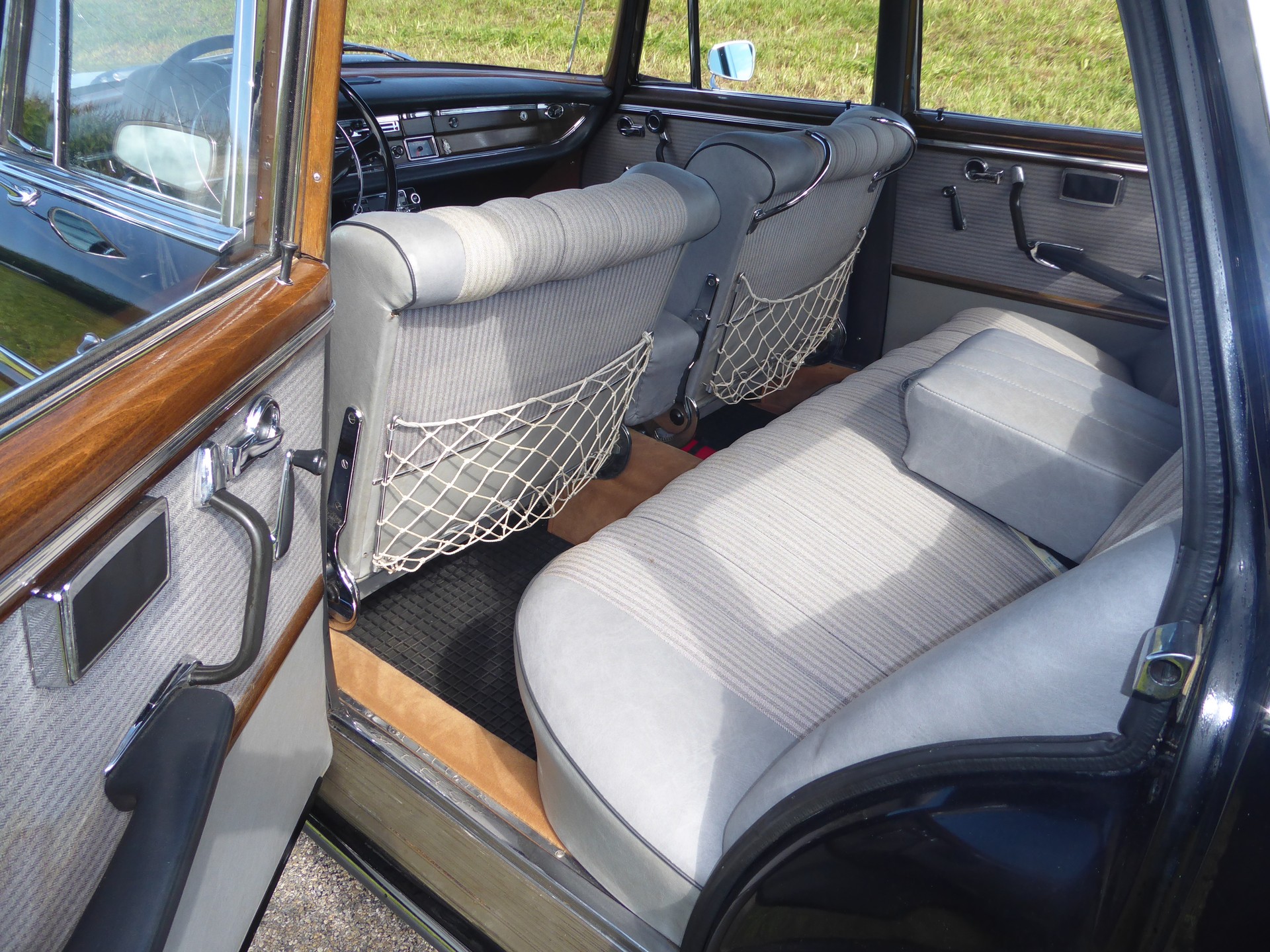 MERCEDES-BENZ SE b-image-5