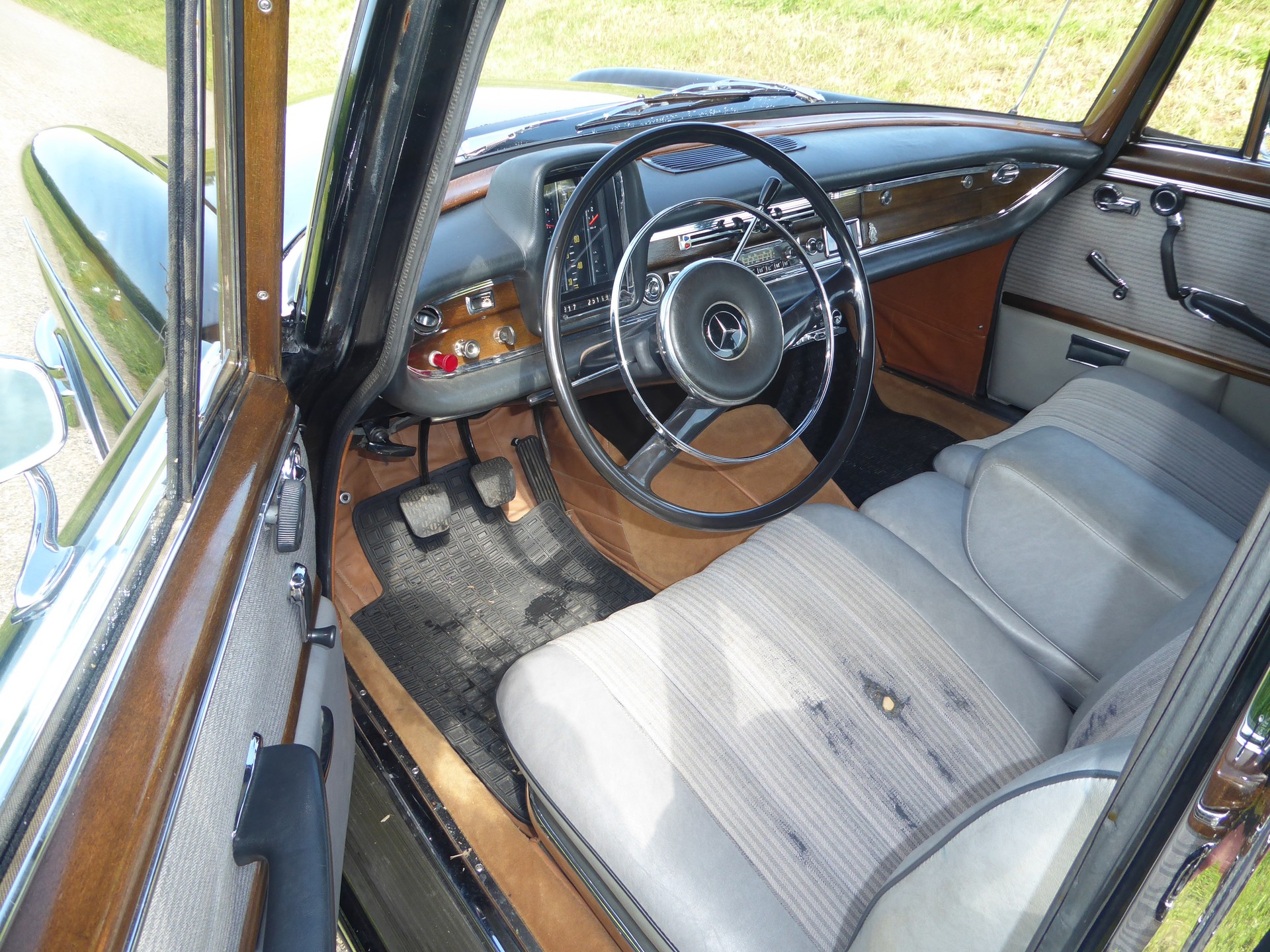 MERCEDES-BENZ SE b-image-4