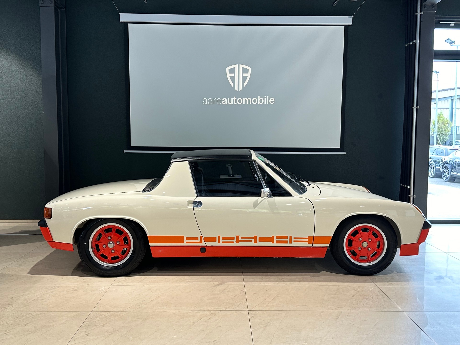PORSCHE 914-showroom-element-2