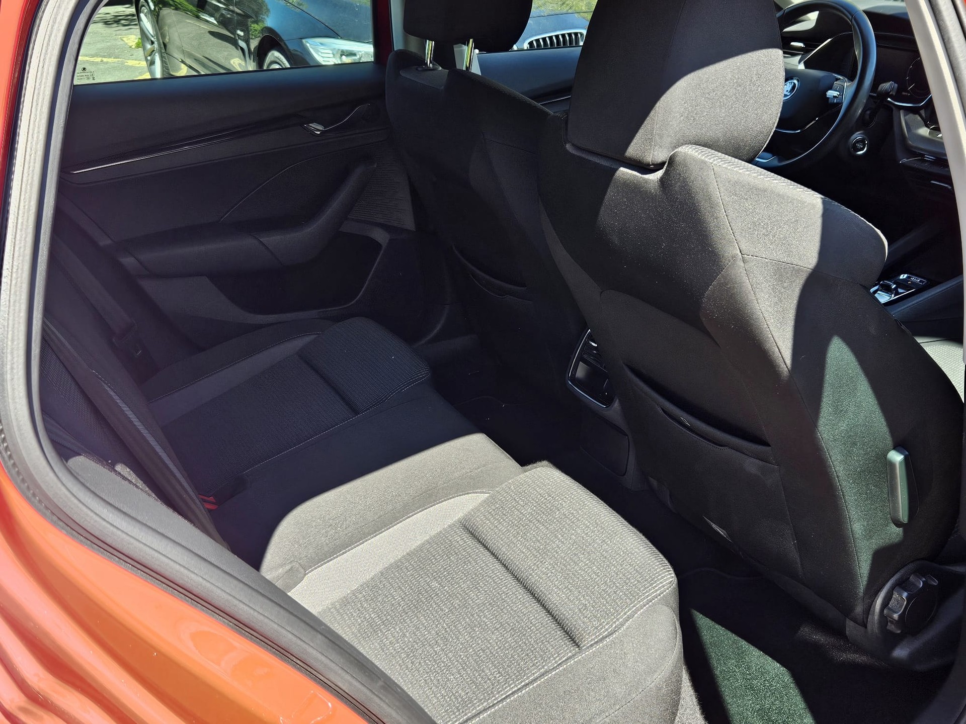 SKODA Octavia Combi 2.0 TDI DSG Ambition 4x4-image-14