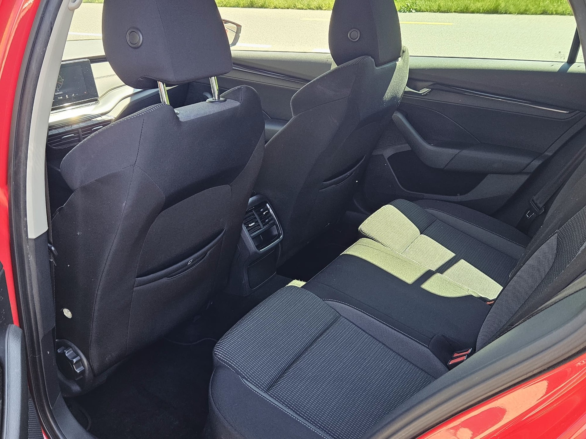 SKODA Octavia Combi 2.0 TDI DSG Ambition 4x4-image-13