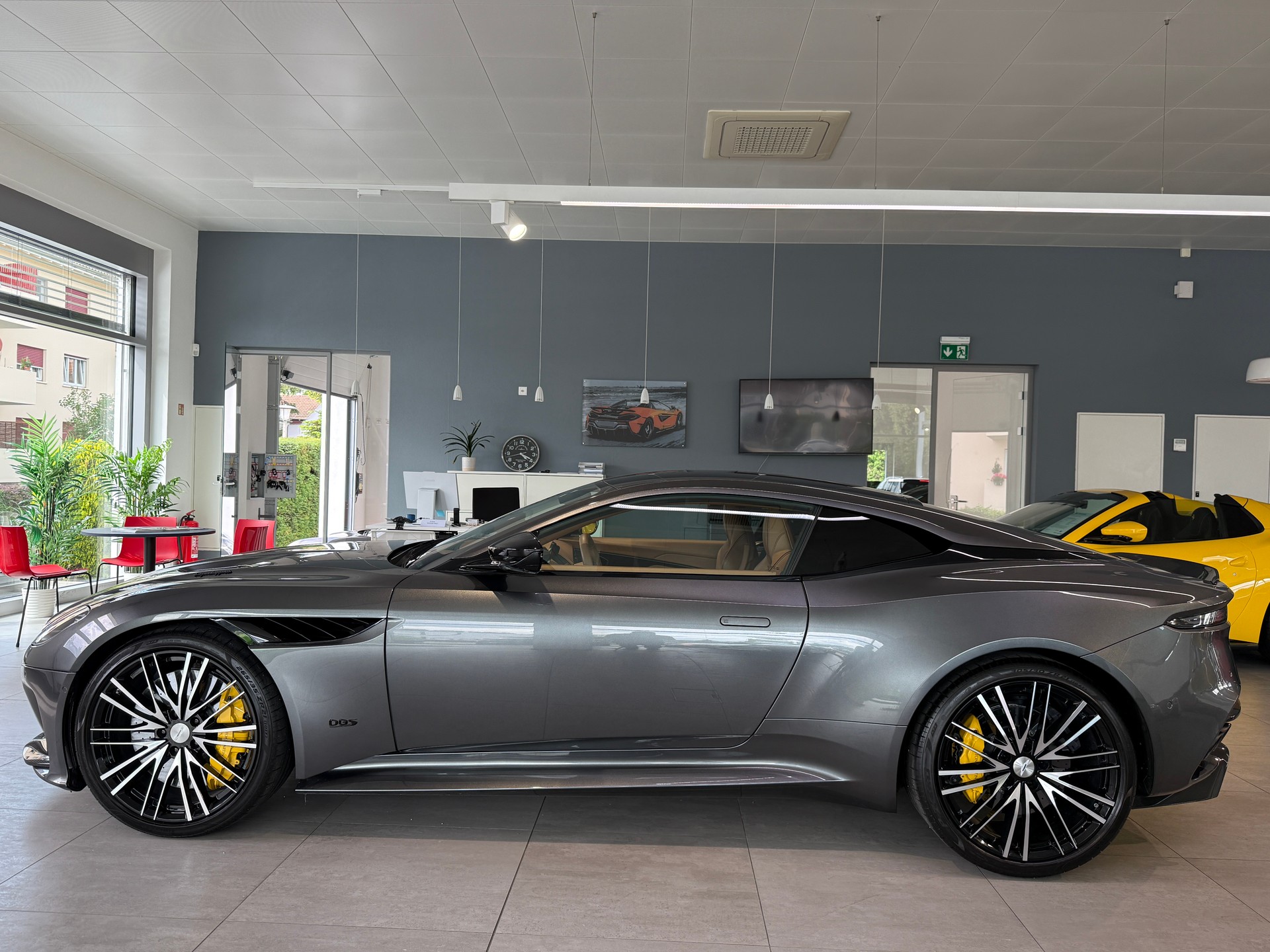 ASTON MARTIN DBS Coupé Superleggera-showroom-element-3