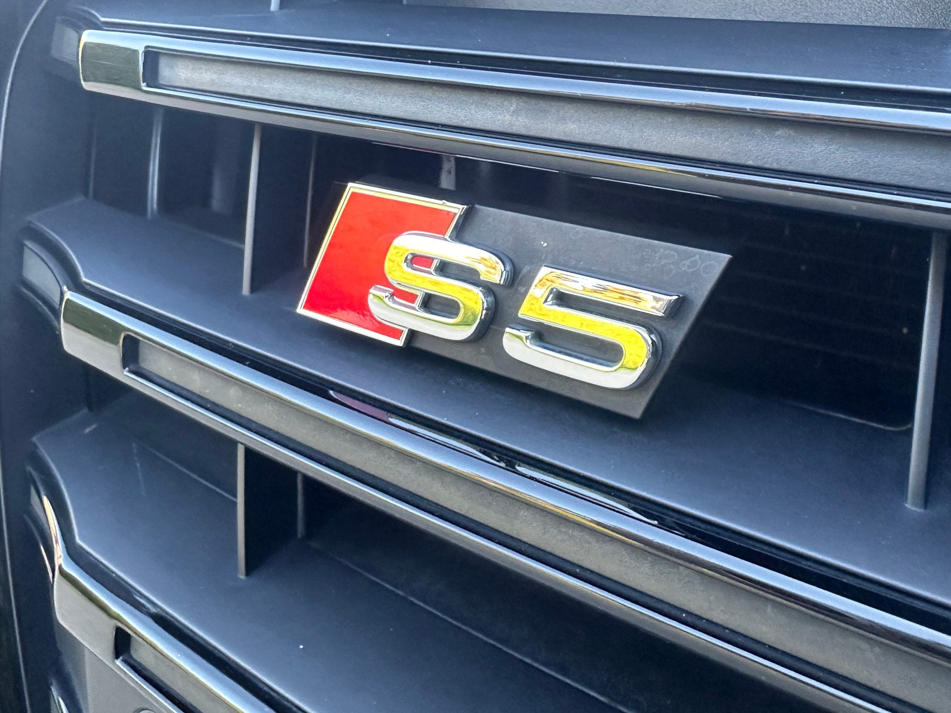 AUDI S5 Coupé 3.0 TFSI quattro S-tronic - Valeur neuve CHF 98'080.- Entretien irréprochable.-image-2