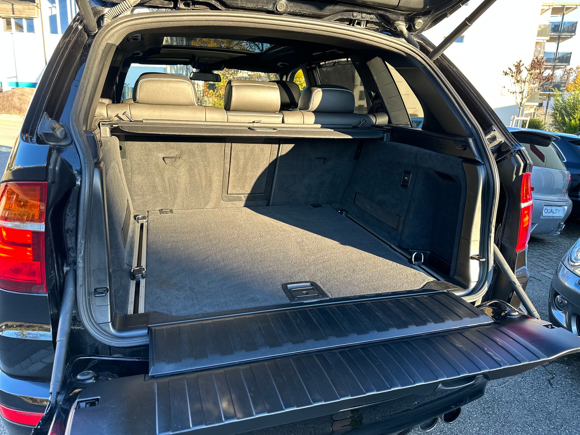 BMW X5 xDrive M Steptronic *FACELIFT INDIVIDUAL*-image-14