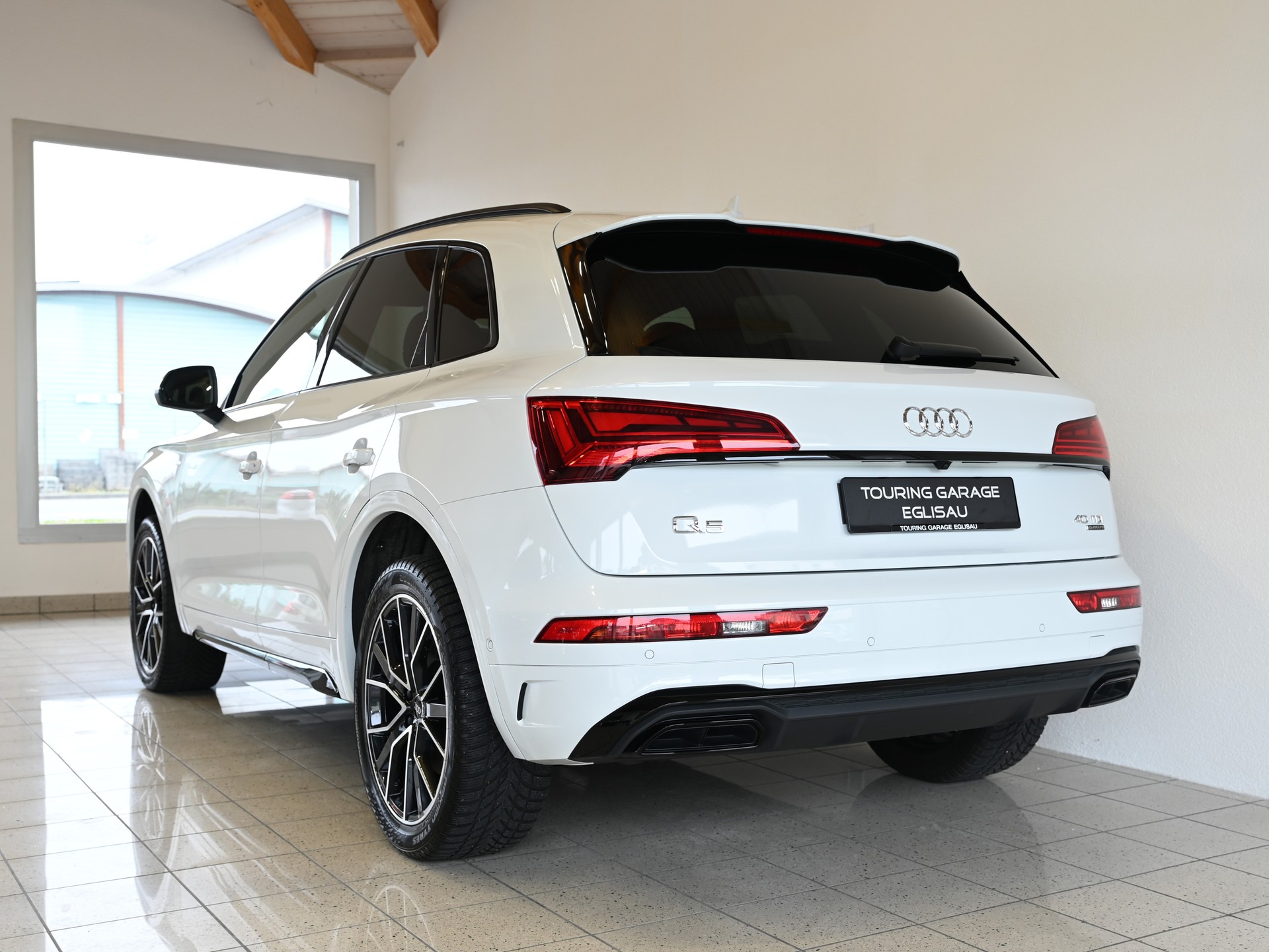 AUDI Q5 2.0 40 TDI S Line quattro S-Tronic-image-5