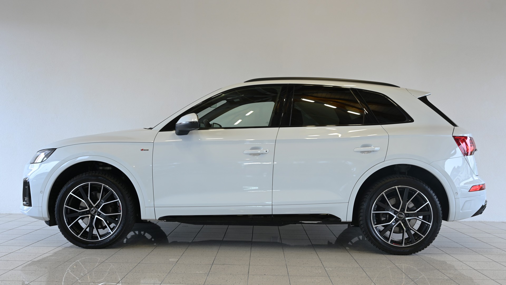 AUDI Q5 2.0 40 TDI S Line quattro S-Tronic-showroom-element-3