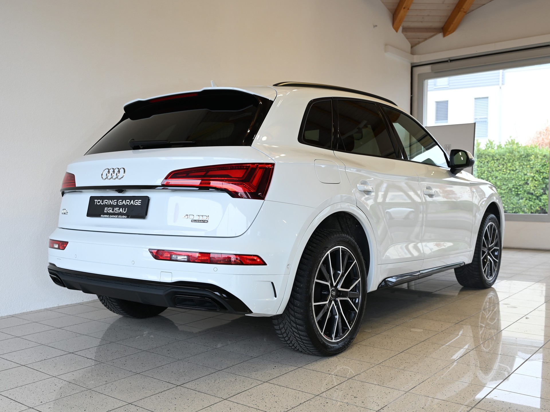 AUDI Q5 2.0 40 TDI S Line quattro S-Tronic-image-6