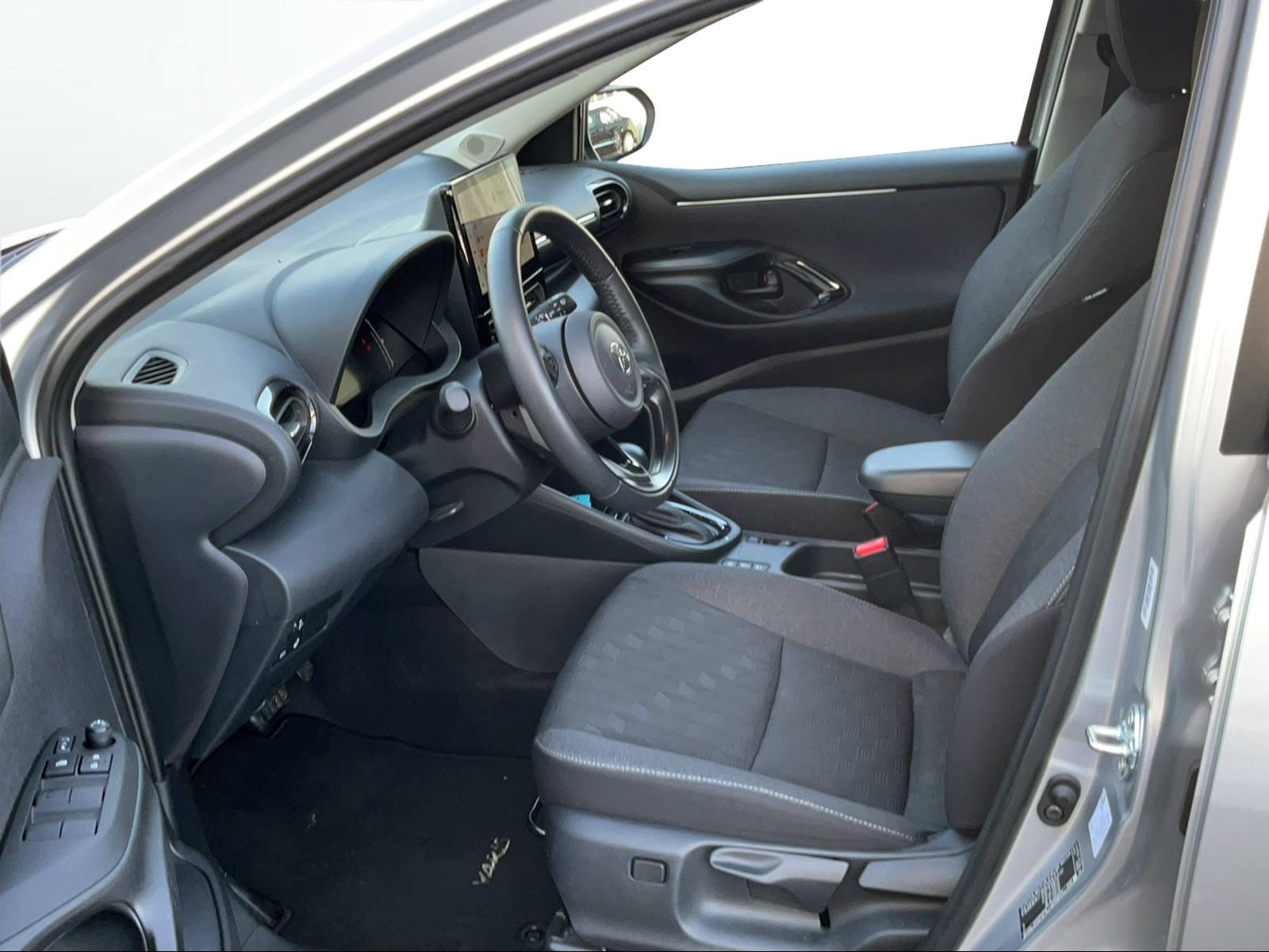 TOYOTA Yaris 1.5 VVT-i HSD Trend-image-11