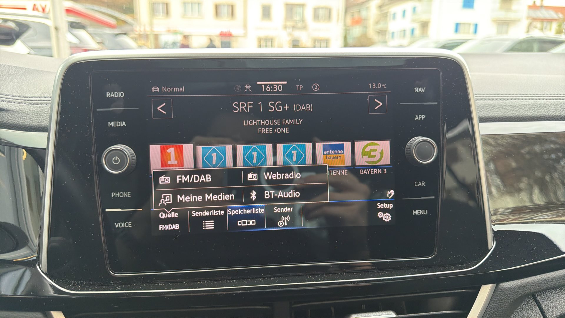 VW T-Roc R-LINE 4MOTION *** PANORAMAGLASDACH & ANHÄNGEKUPPLUNG ***-image-12