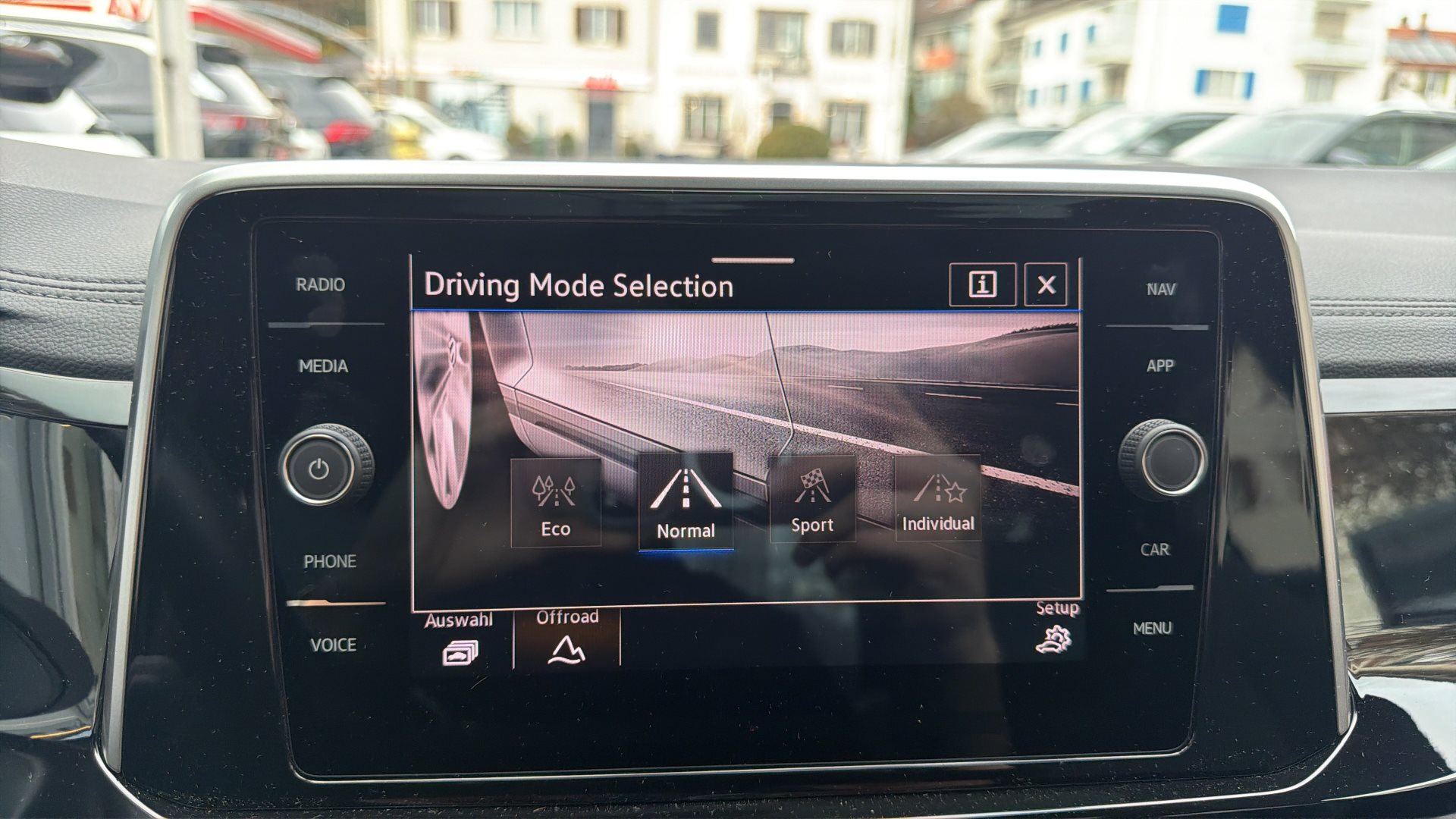 VW T-Roc R-LINE 4MOTION *** PANORAMAGLASDACH & ANHÄNGEKUPPLUNG ***-image-18