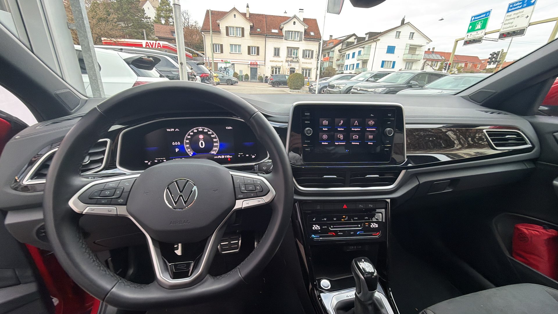 VW T-Roc R-LINE 4MOTION *** PANORAMAGLASDACH & ANHÄNGEKUPPLUNG ***-image-8