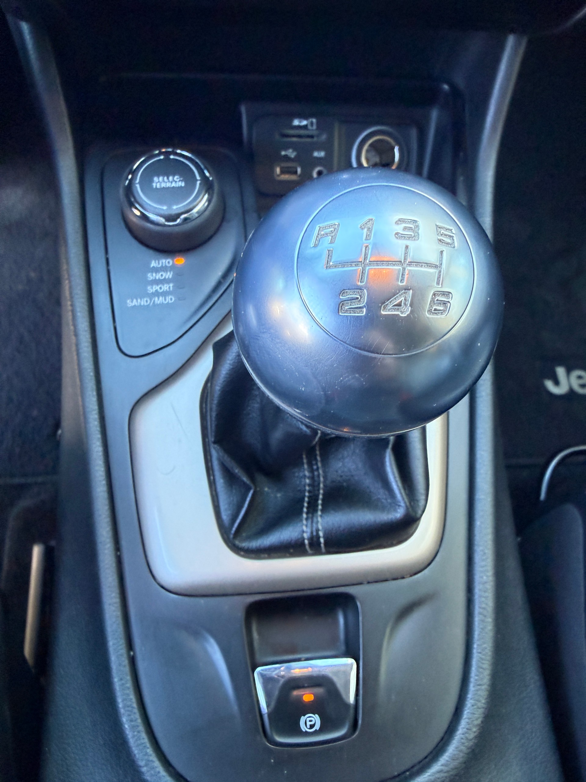 JEEP CHEROKEE-image-13
