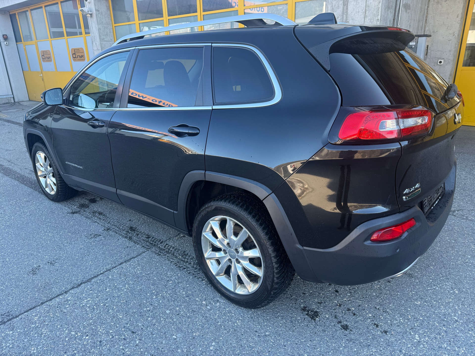 JEEP CHEROKEE-image-5