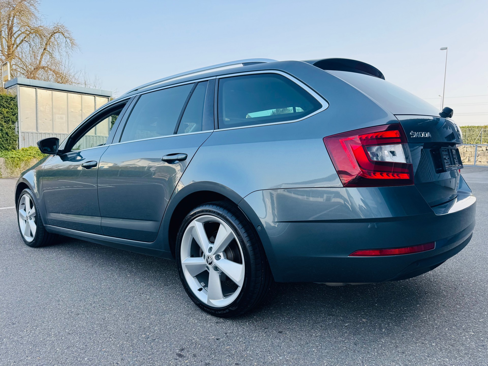 SKODA Octavia Combi 1.8 TSI Style DSG-image-3