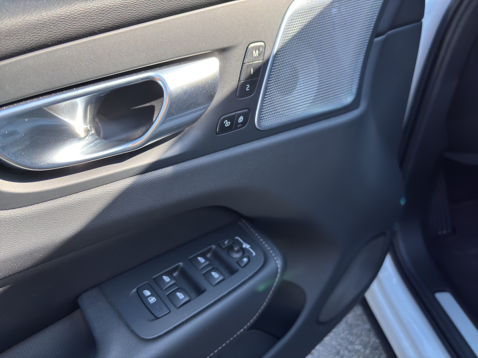 VOLVO XC60 2.0 T8 TE Ultimate Dark eAWD-image-13