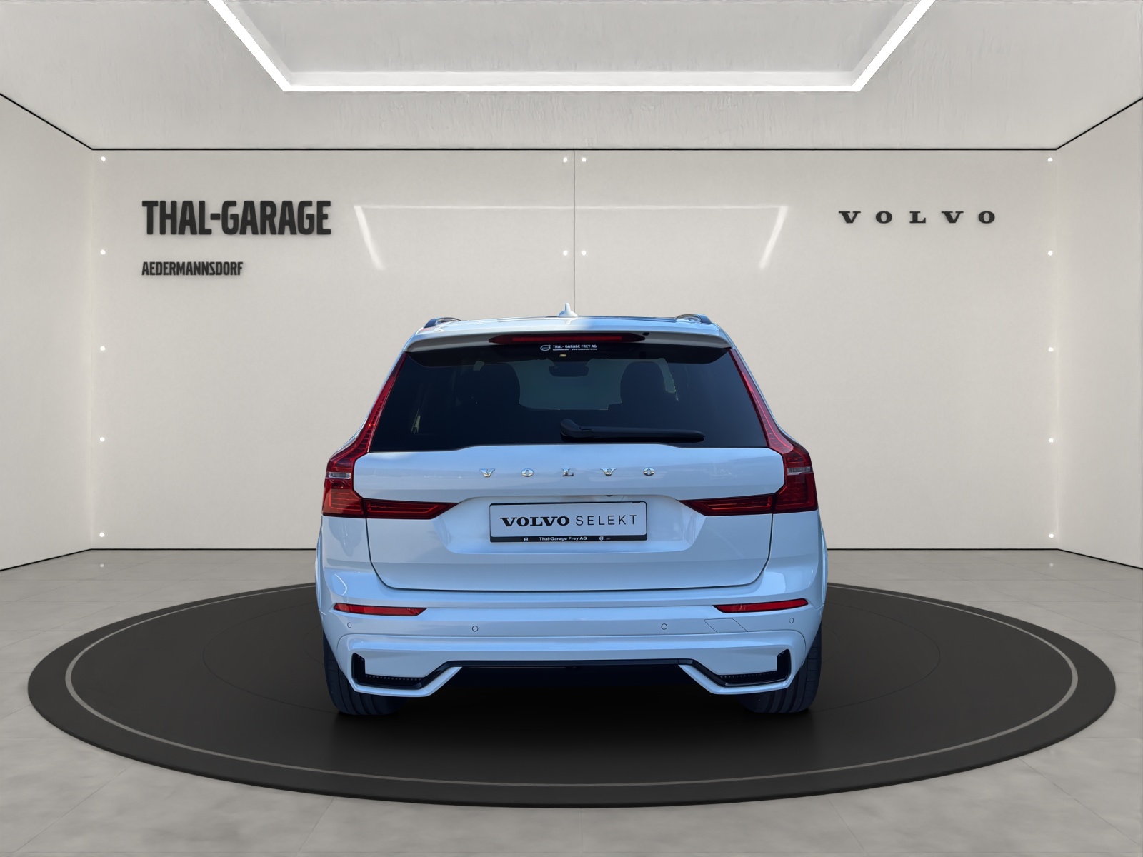VOLVO XC60 2.0 T8 TE Ultimate Dark eAWD-showroom-element-3