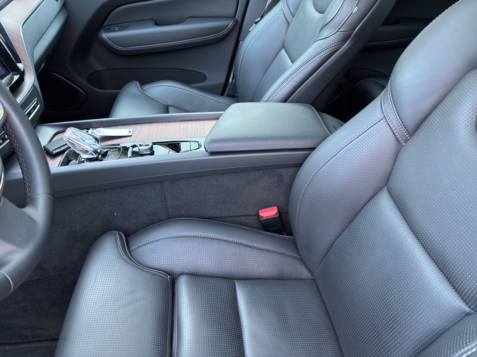 VOLVO XC60 2.0 T8 TE Ultimate Dark eAWD-image-5