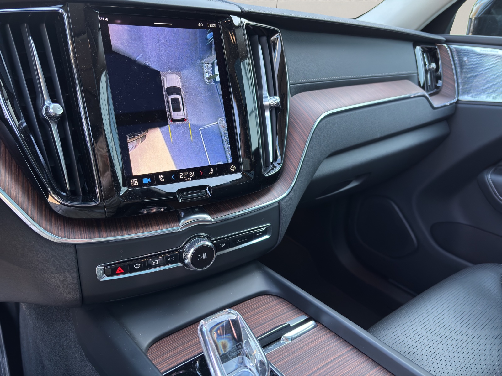 VOLVO XC60 2.0 T8 TE Ultimate Dark eAWD-image-11