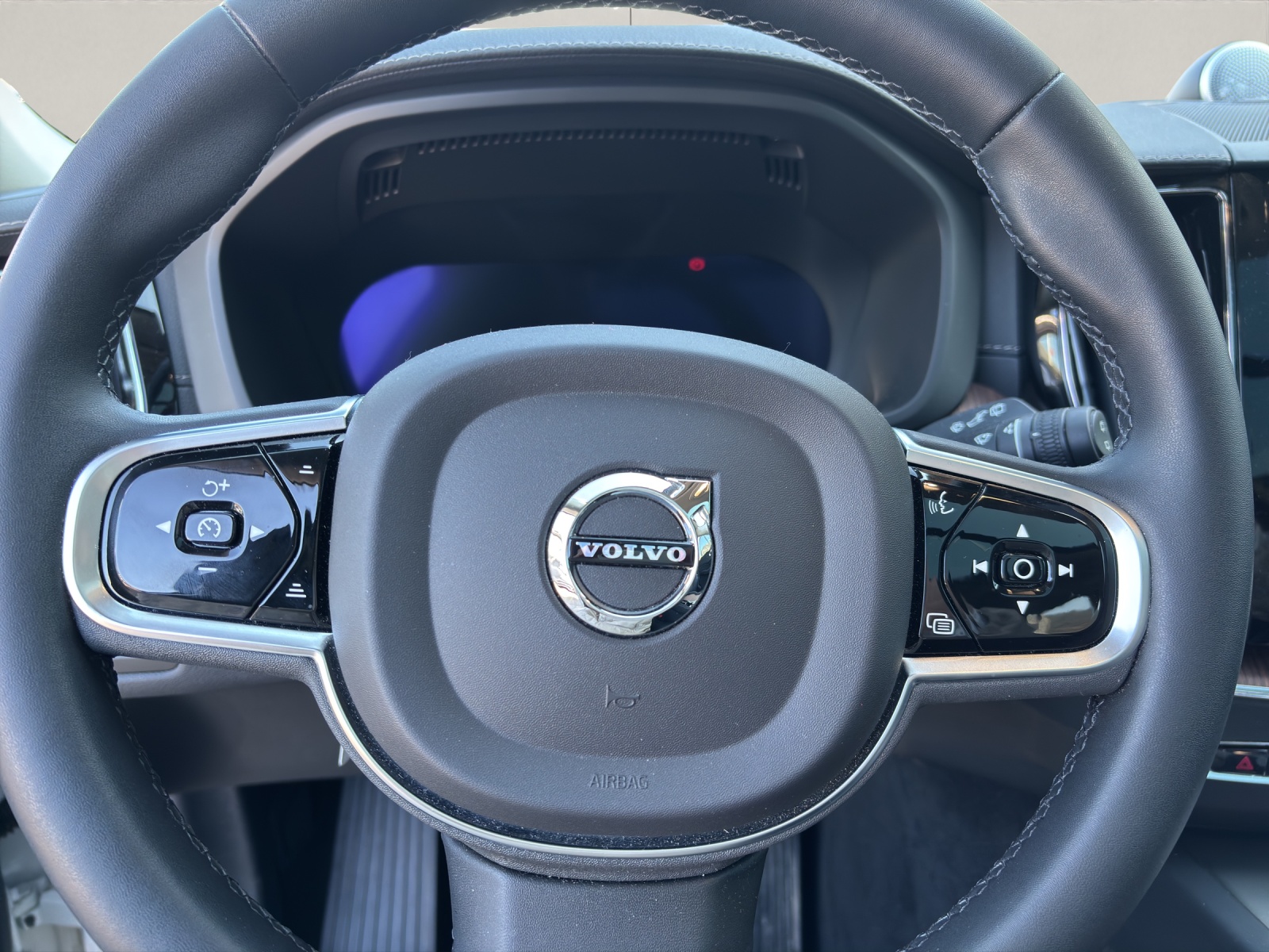 VOLVO XC60 2.0 T8 TE Ultimate Dark eAWD-image-7