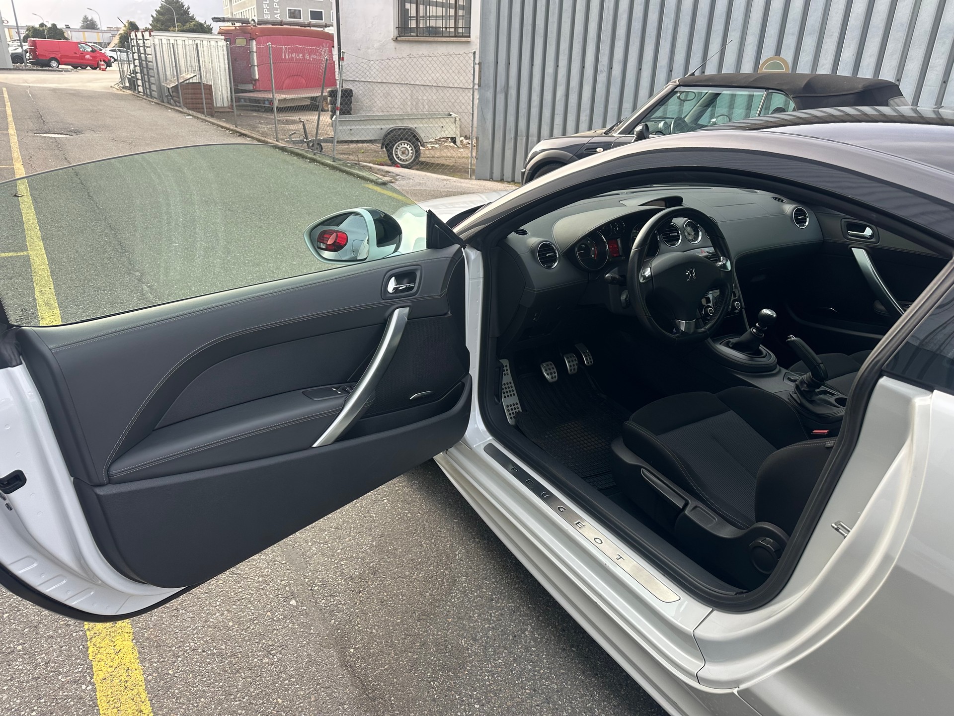 PEUGEOT RCZ 2.0 HDI-image-6
