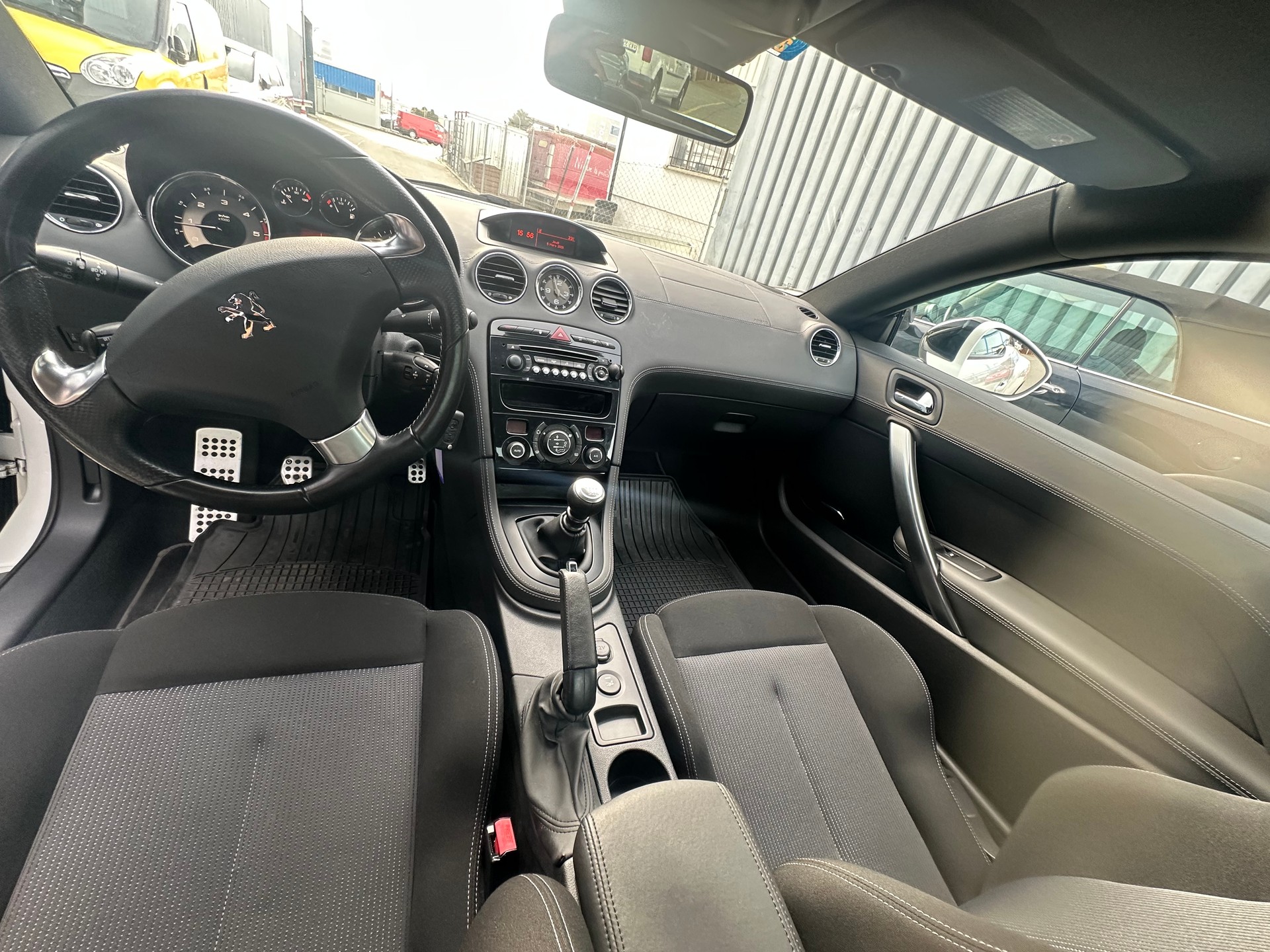 PEUGEOT RCZ 2.0 HDI-image-9