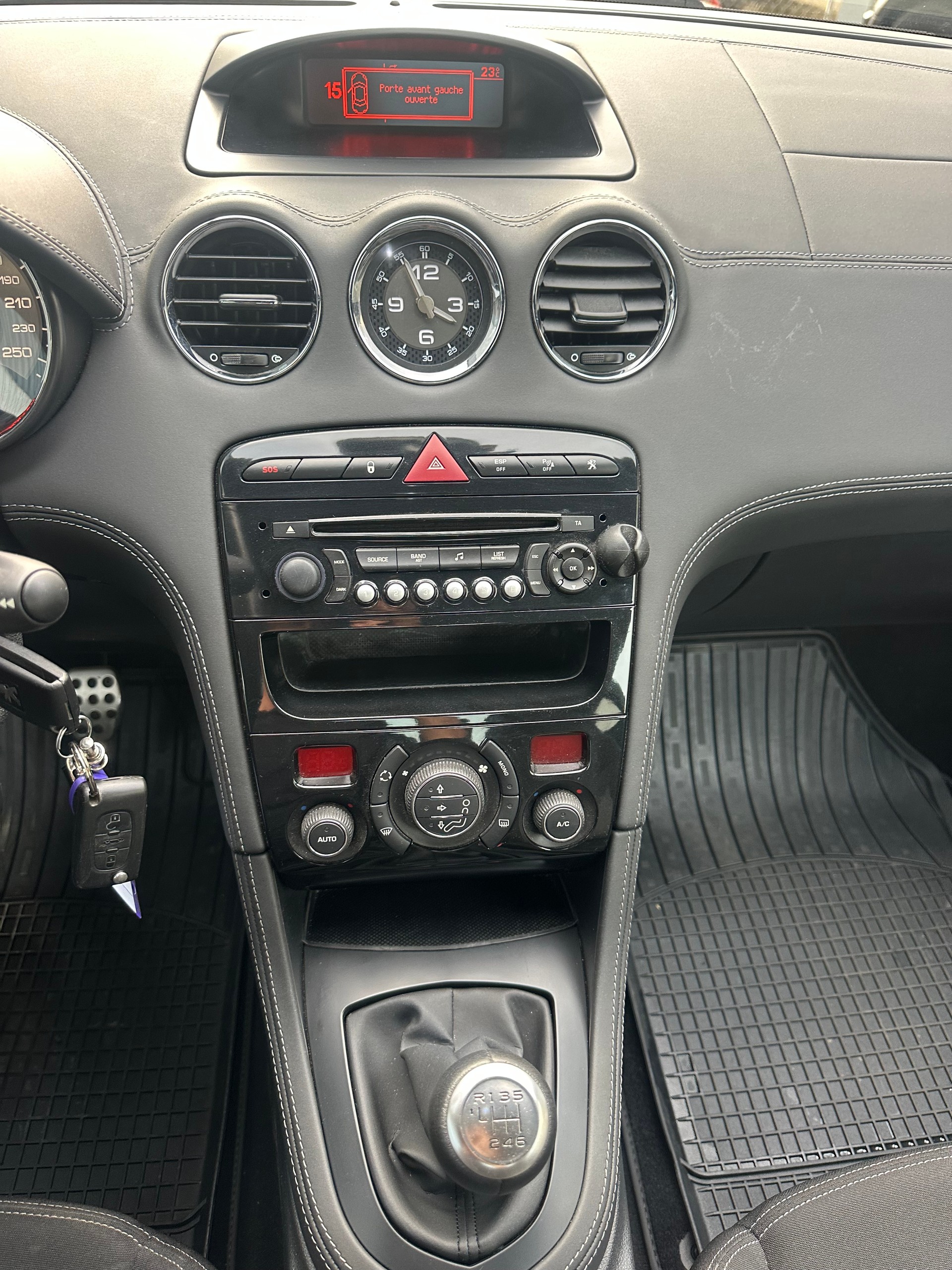 PEUGEOT RCZ 2.0 HDI-image-10