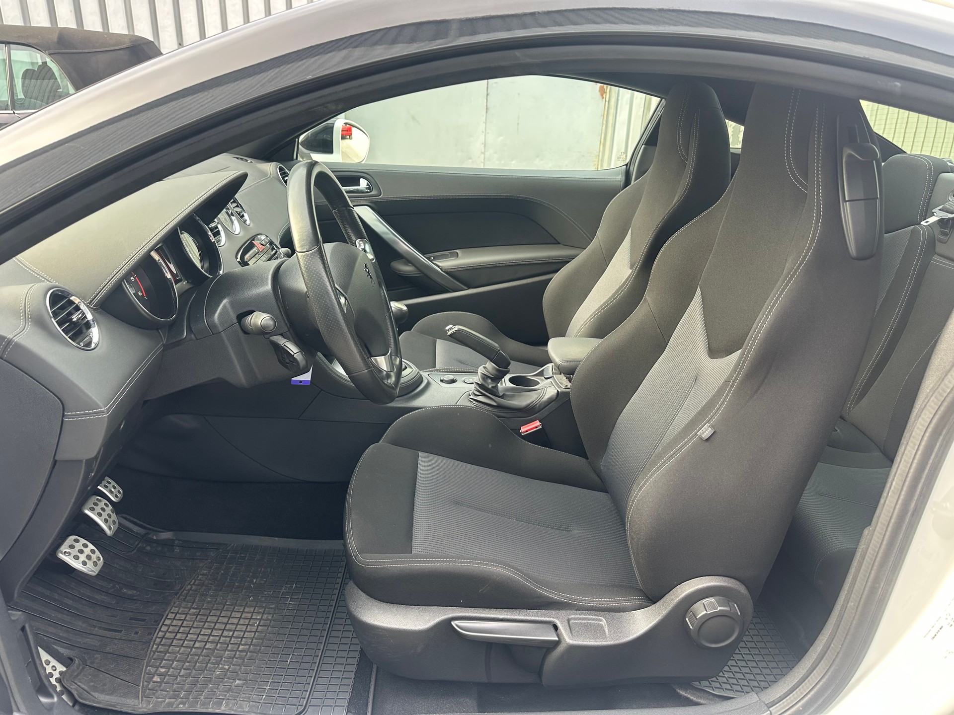 PEUGEOT RCZ 2.0 HDI-image-7