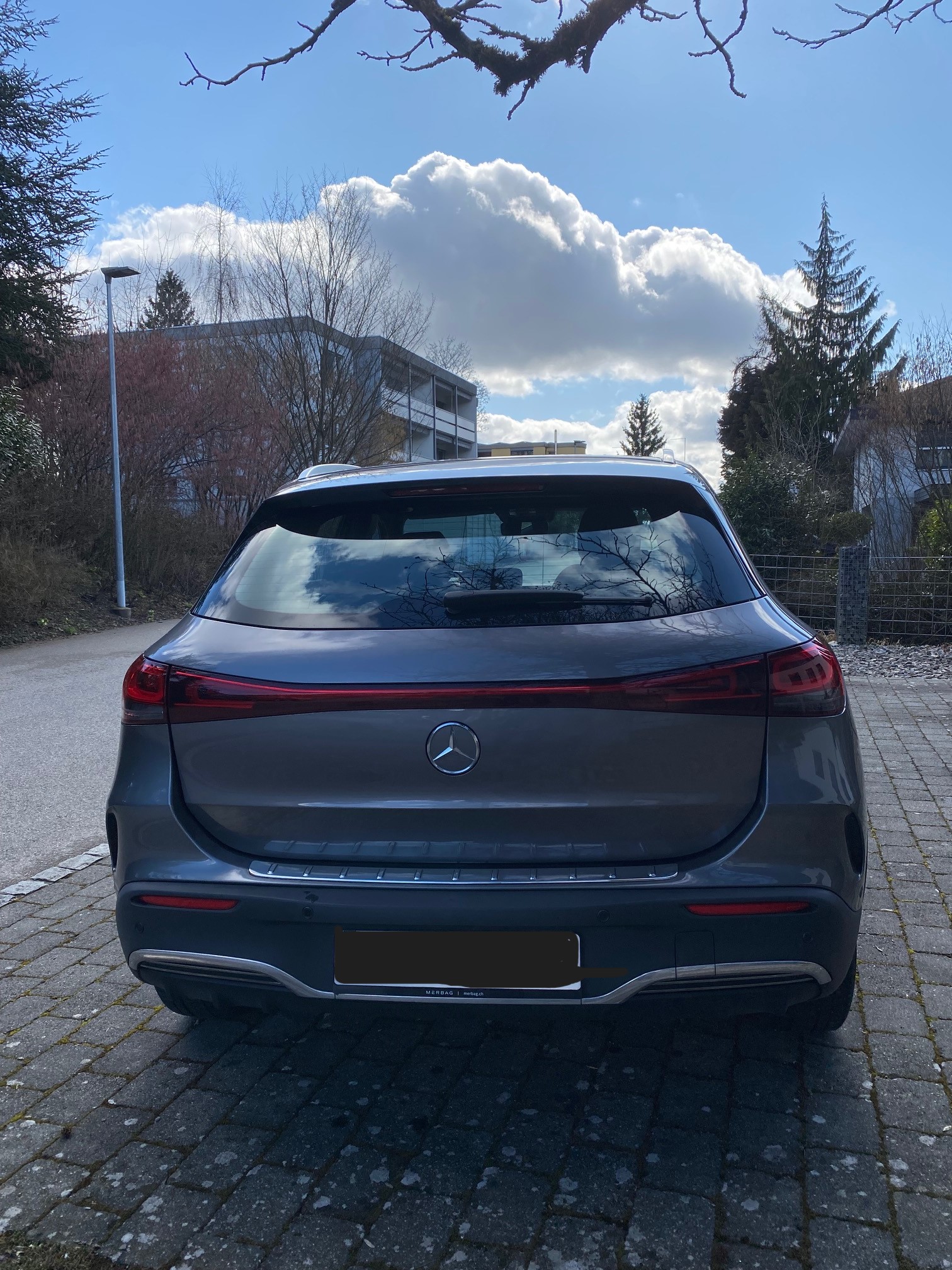 MERCEDES-BENZ EQA 250 AMG Line-image-2