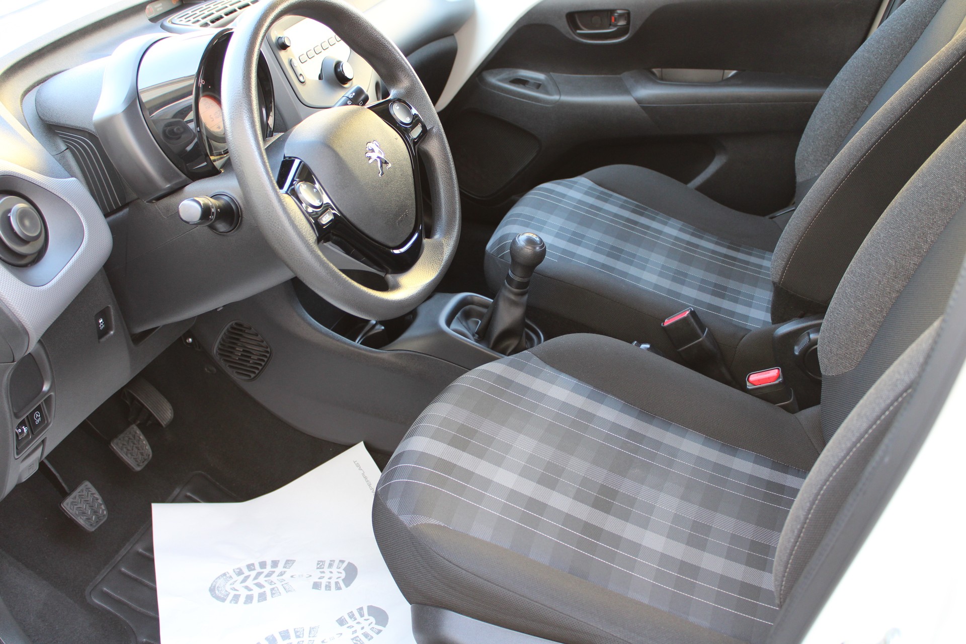 PEUGEOT 108 e-1.0 VTi Stop&Start Active-image-11