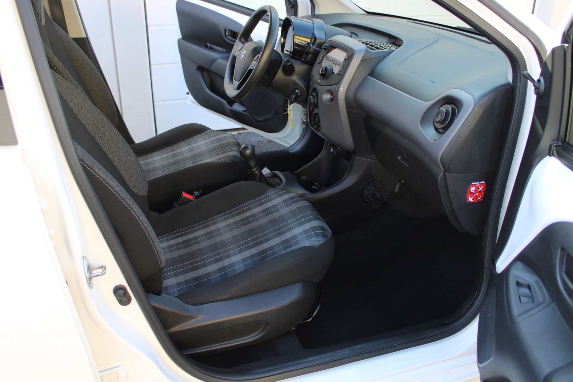 PEUGEOT 108 e-1.0 VTi Stop&Start Active-image-12