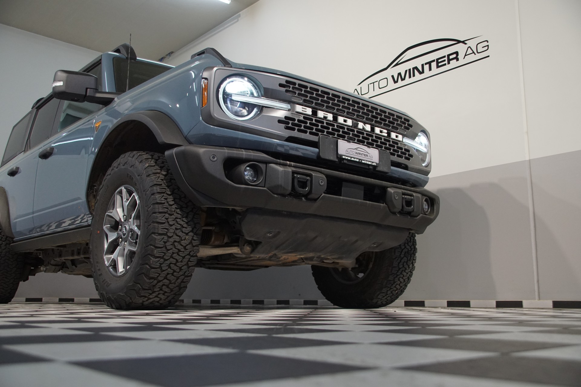 FORD Bronco 2.7 EcoB Badlands e-4WD Area-51-showroom-element-3