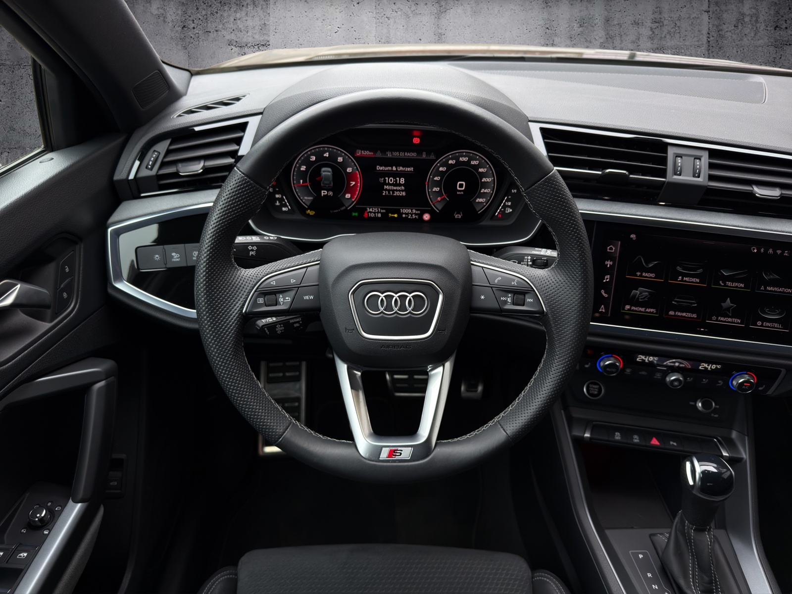AUDI Q3 40 TDI S line quattro S-tronic *CH-Fahrzeug*-image-6