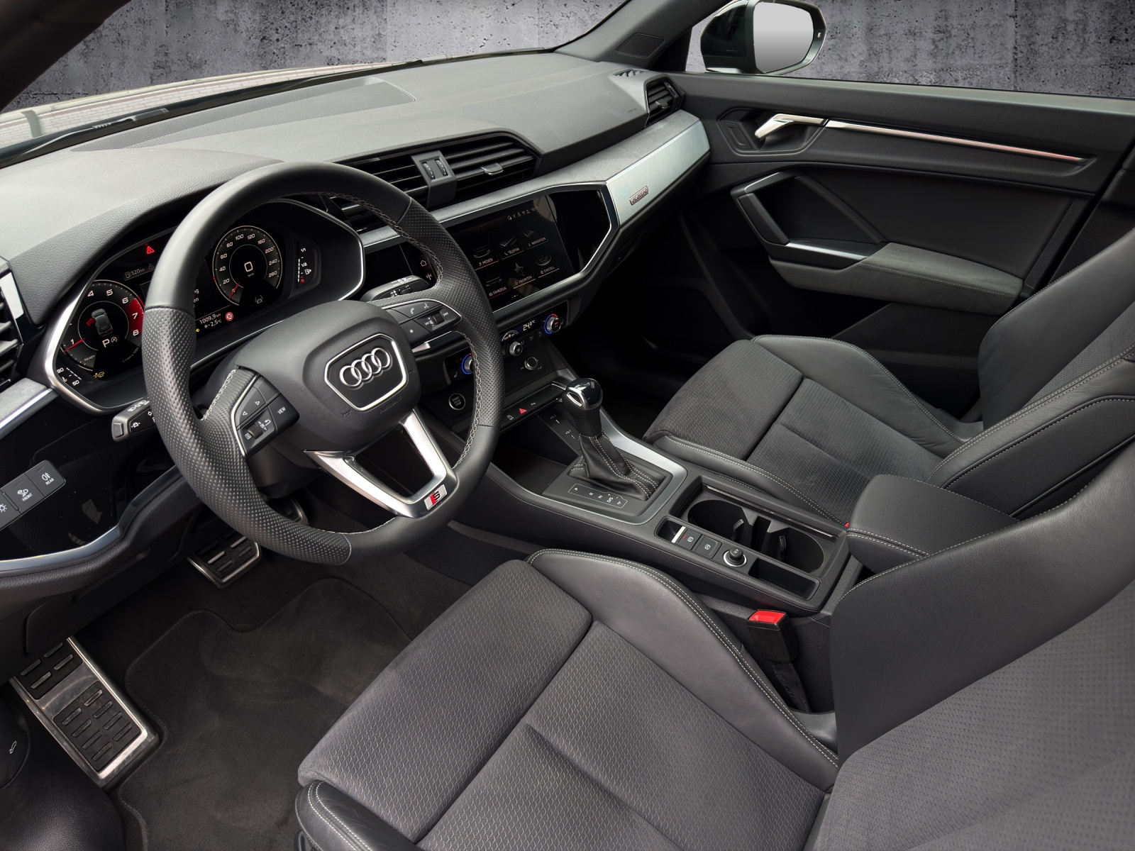 AUDI Q3 40 TDI S line quattro S-tronic *CH-Fahrzeug*-image-5